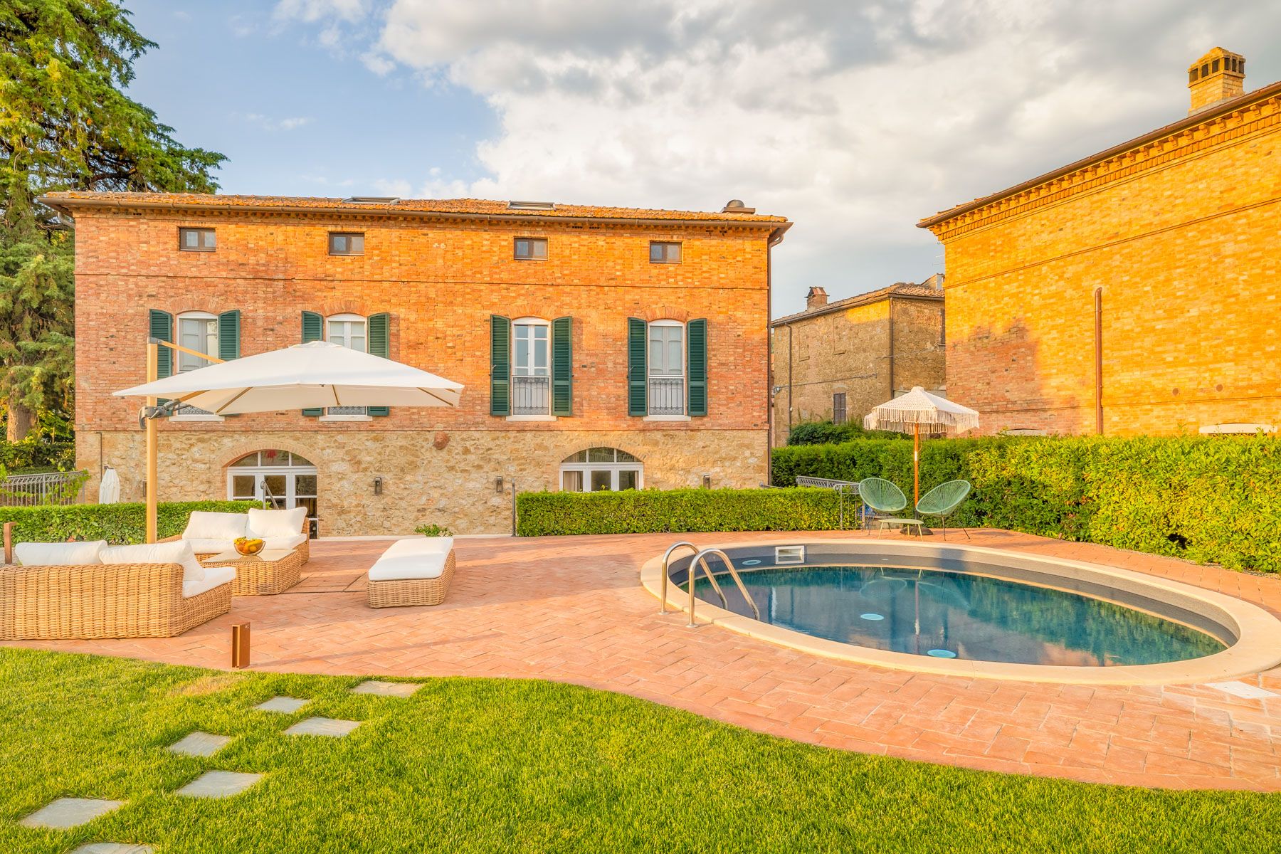 Villa Ambrata Petroio Castelmuzio: 9-Bedroom Tuscan Retreat with Spa and Val d’Orcia Views in C