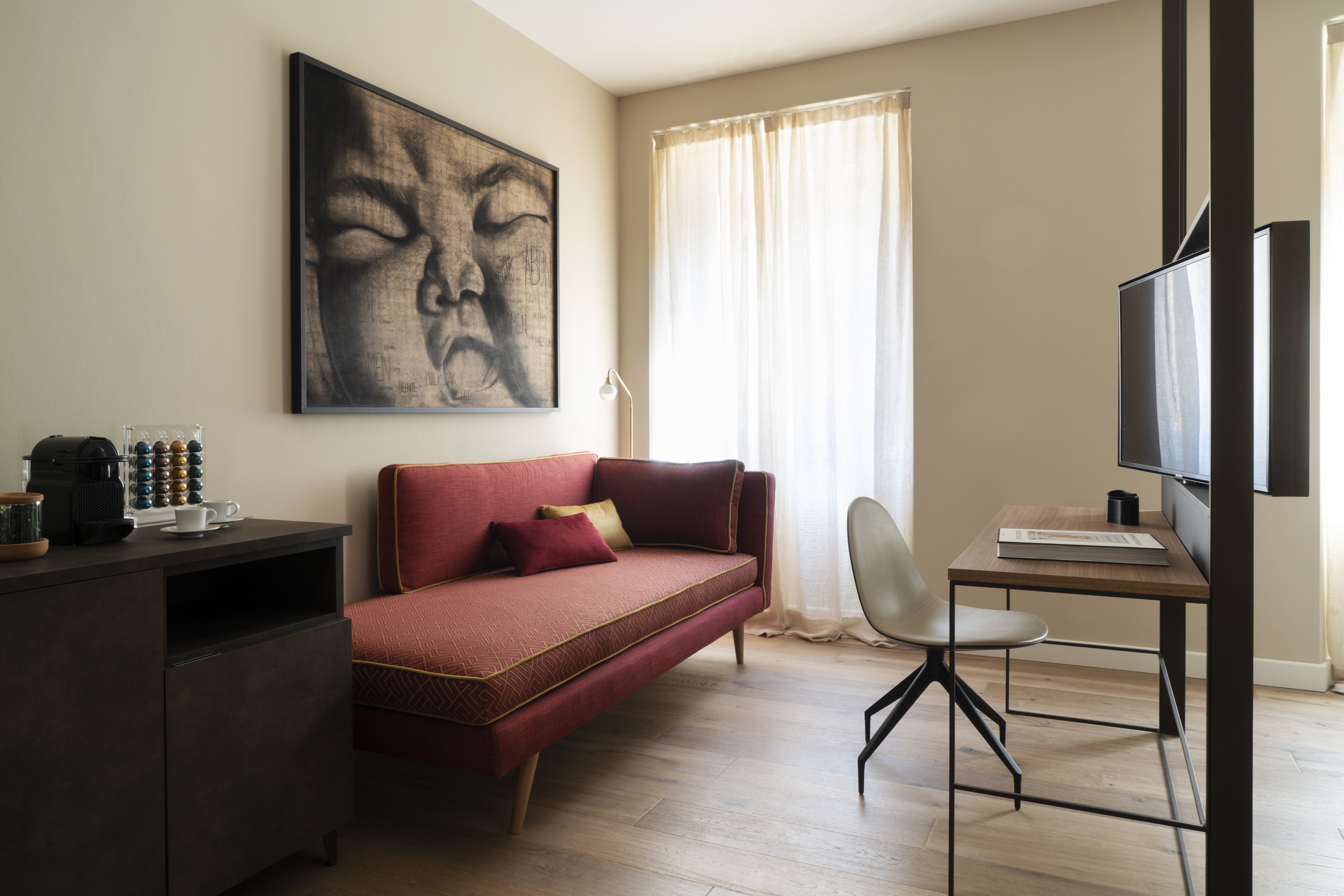 Villa Ambrato Bagatti Milano: Luxury 1-Bedroom Apartment with Air Conditioning and Private Parking, Milan Quadrilatero