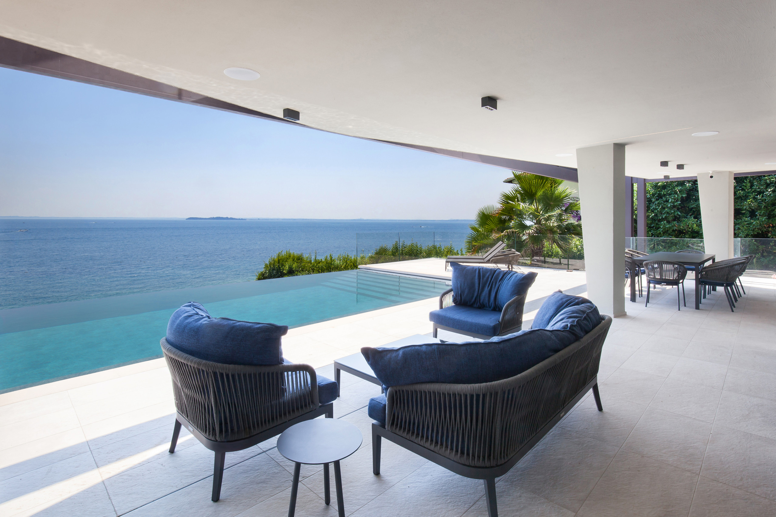 Villa Ambrato Broletto Brescia: Luxury 5-Bedroom Villa with Infinity Pool and Lake Views, Brescia