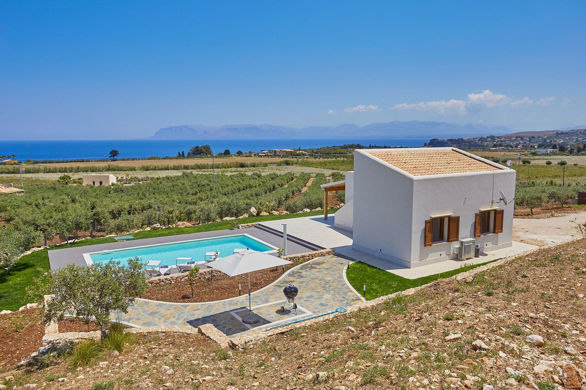 Villa Ambrato Cala Mazzo Trapani: Luxury 3-Bedroom Villa with Private Pool and Sea Views, Trapani