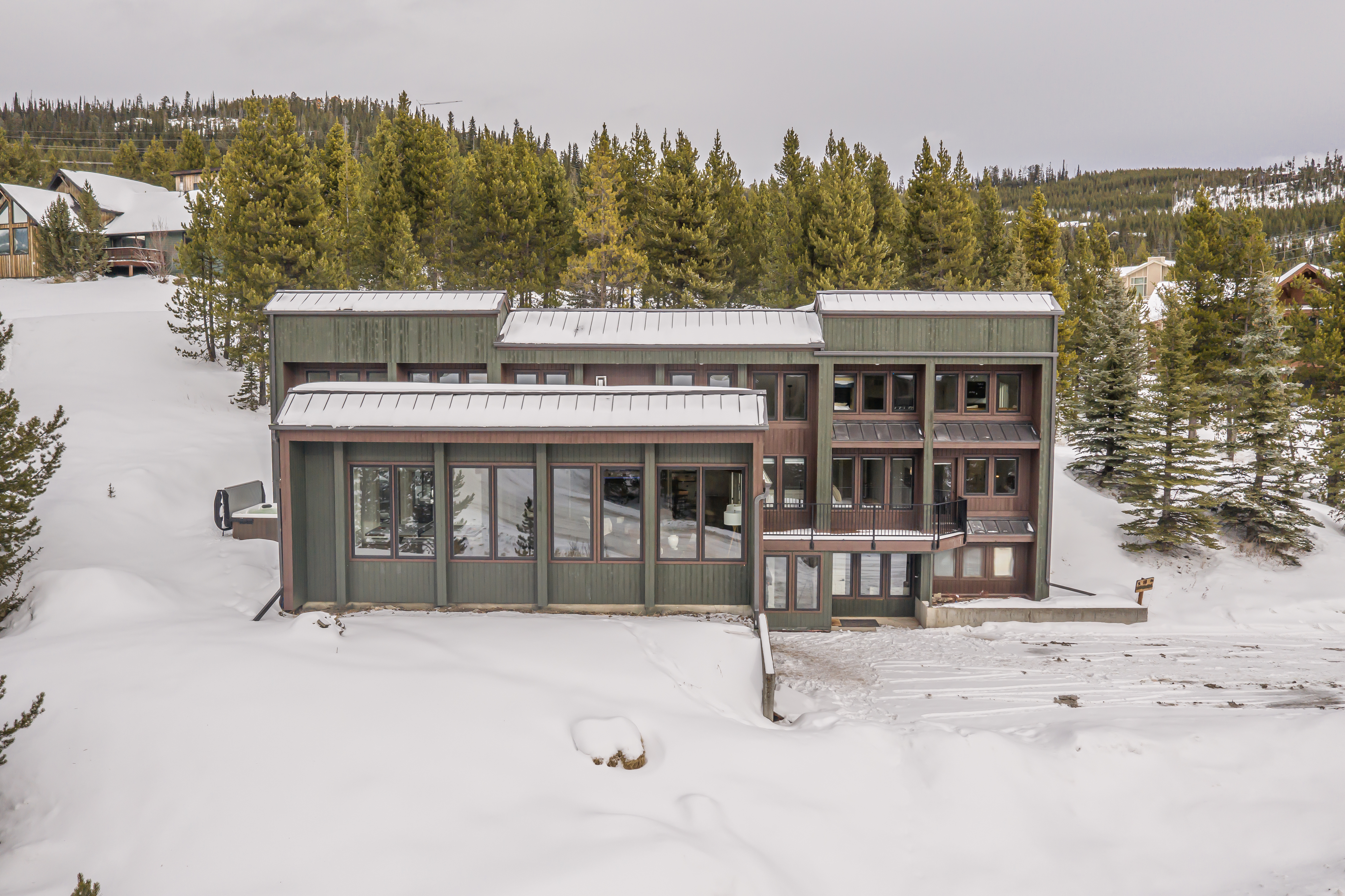 Villa Ambrato Ennis Madison: Luxury 7-Bedroom Villa with Hot Tub and Ski Access, Madison County Montana
