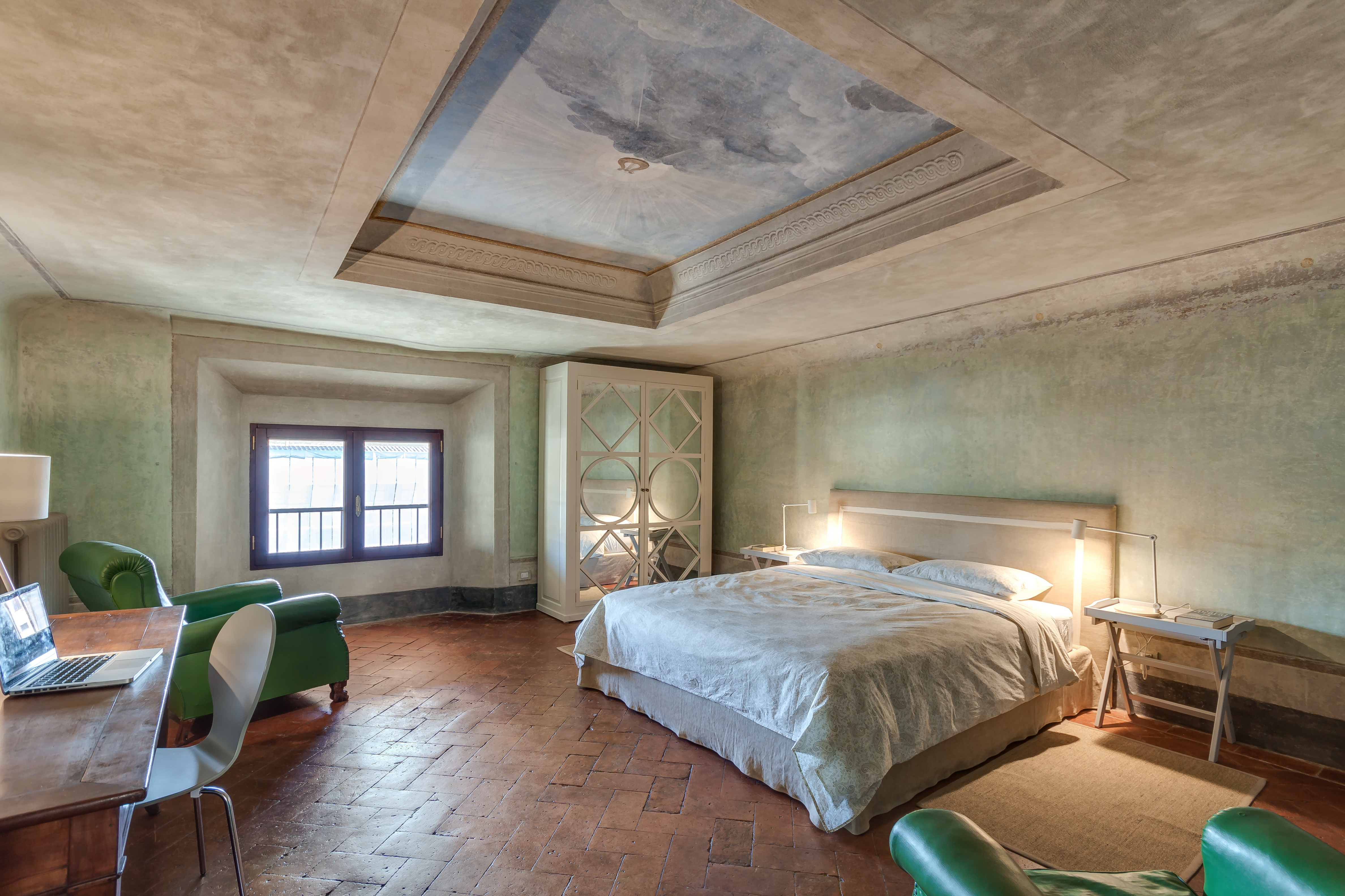 Villa Ambrato Loggia Santissima Firenze: Luxury 2-Bedroom Apartment with Air Conditioning in Accademia, Florence