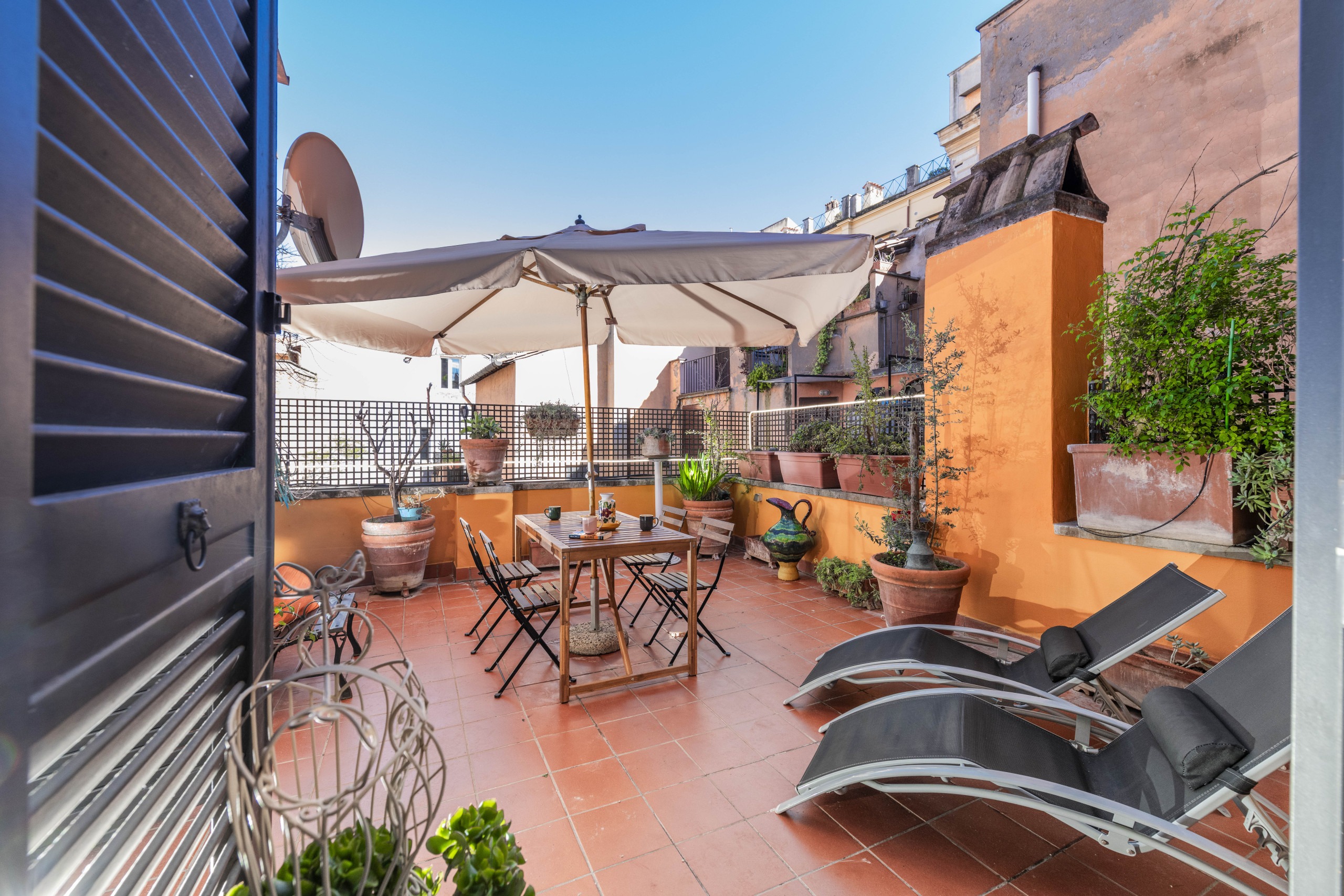 Villa Ambrato Pantheon Roma: Luxury 1-Bedroom Apartment with Private Terrace and Fireplace, Pantheon Rome