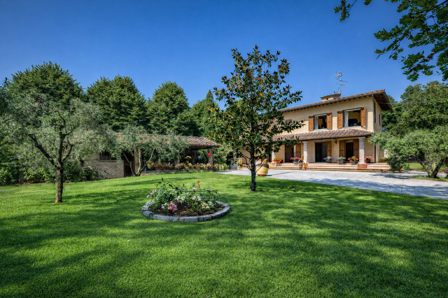 Villa Ambrato Poggio Barberino: Luxury 13-Bedroom Villa with Spa and Private Parking, Mugello Tuscany