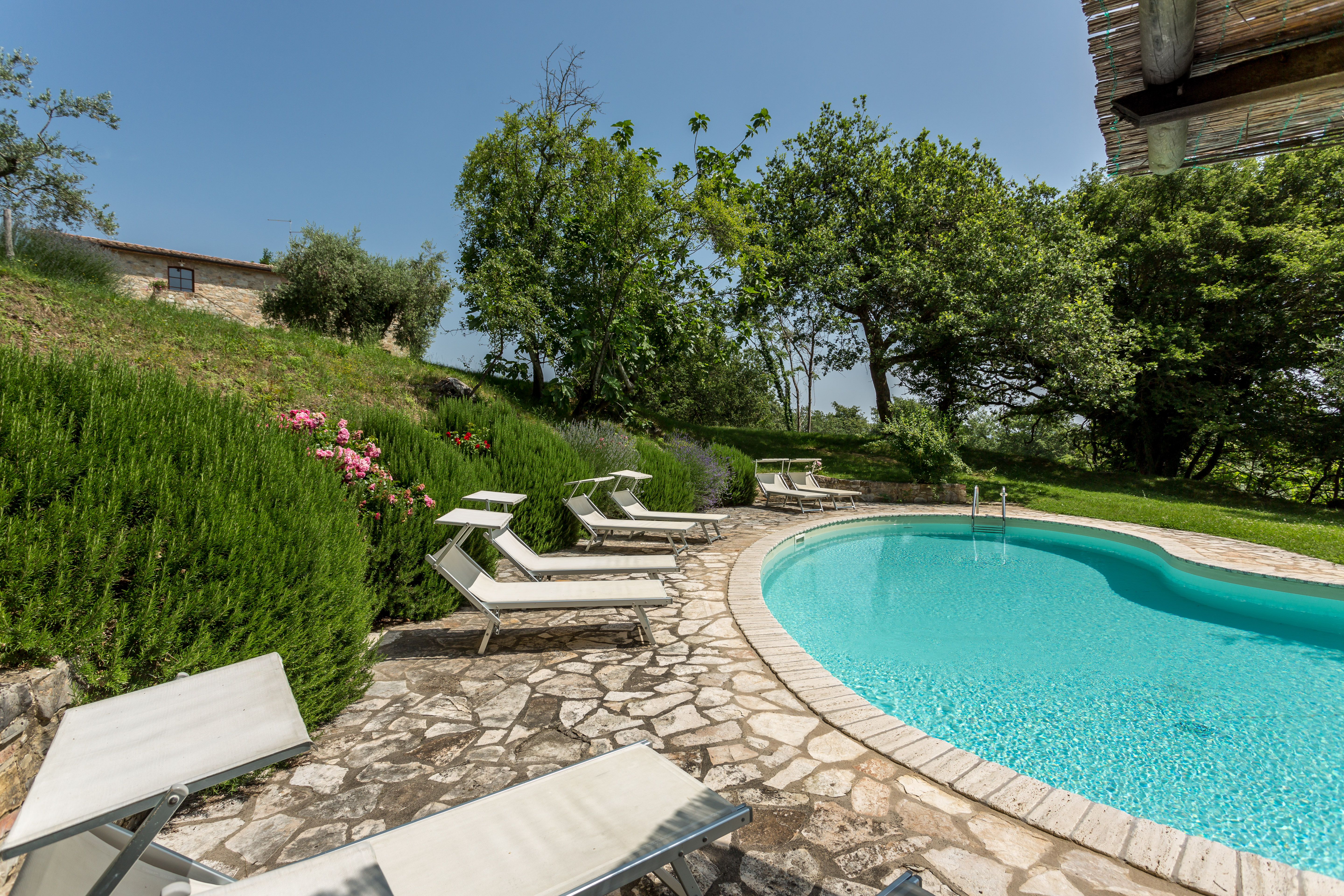 Villa Ambrato Poggio Palazzone Sarteano: Luxury 5-Bedroom Villa with Pool and Spa in Sarteano Tuscany