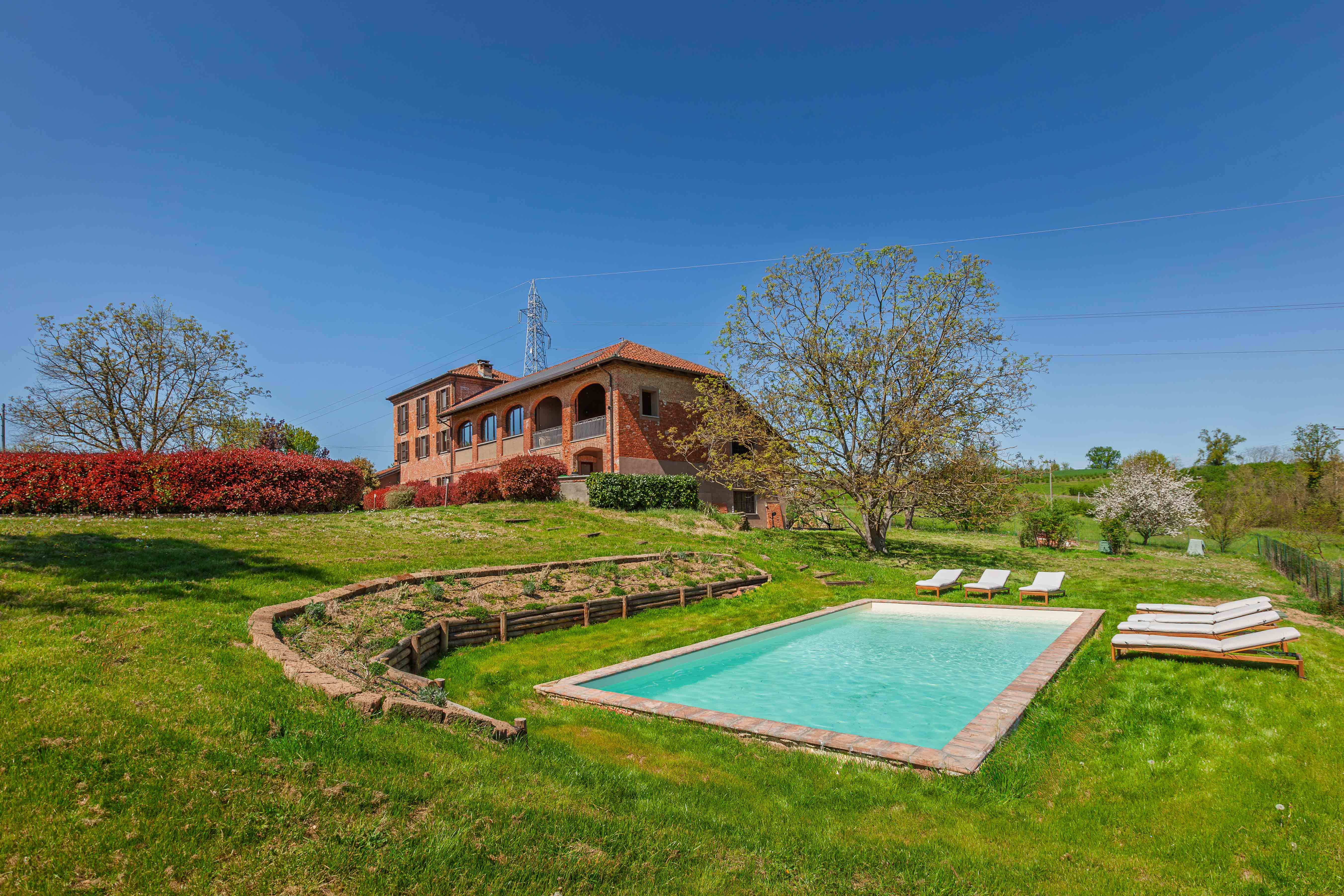 Villa Ambrato Poggio Revignano Asti: Luxury 5-Bedroom Villa with Private Pool and EV Charger, Asti