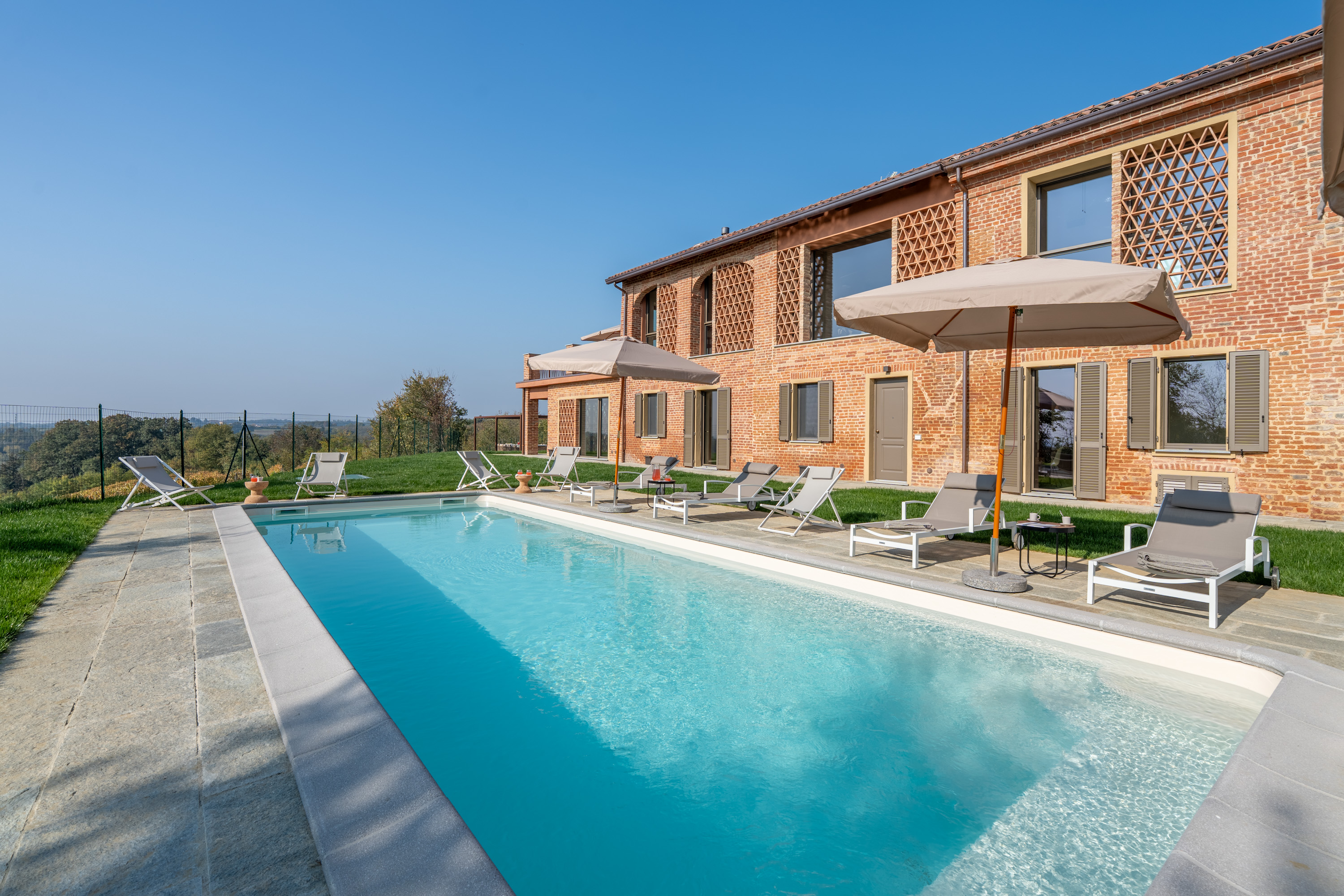 Villa Ambrato Poggio San Giulio Alessandria: Luxury 6-Bedroom Villa with Pool and Sauna in Alessandria Countryside