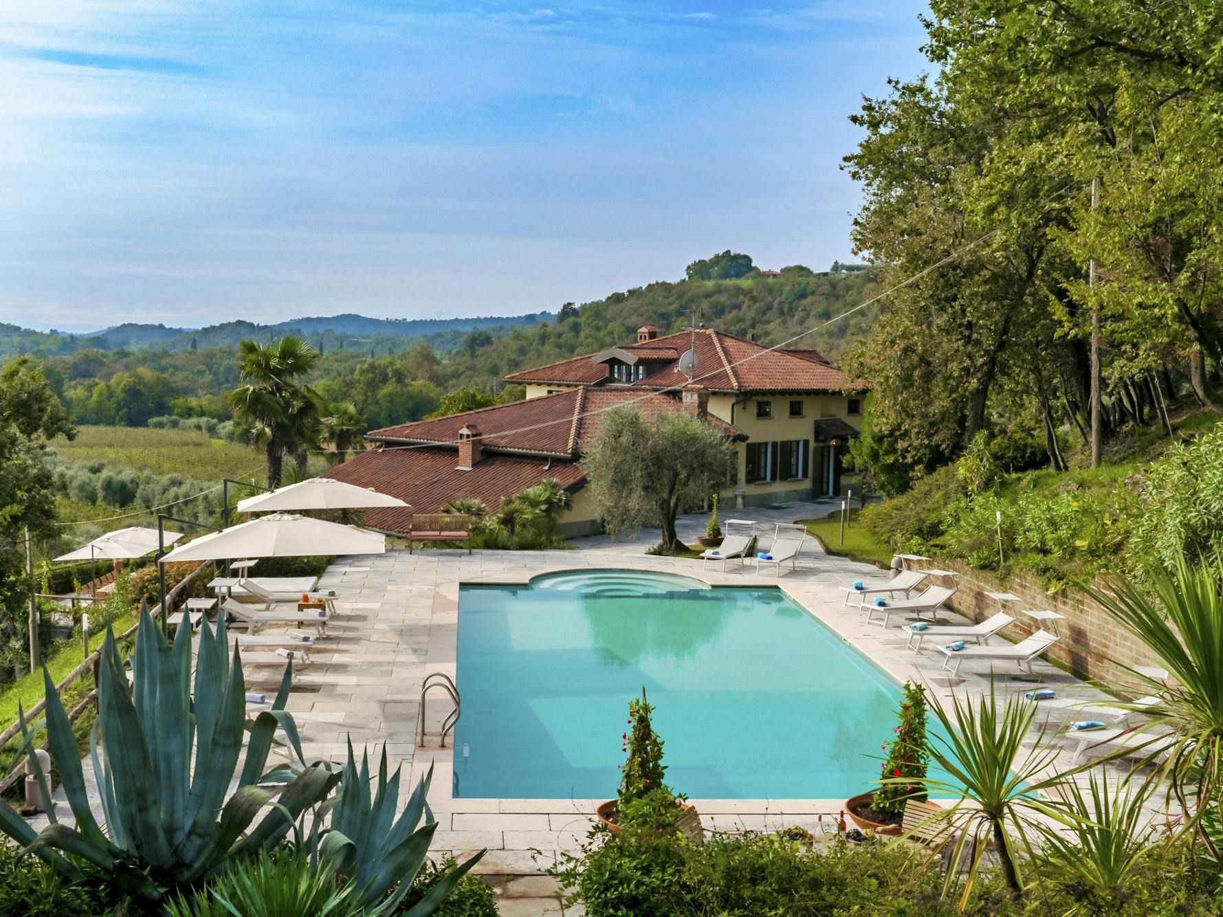 Villa Ambrato Poggio San Zeno: Luxury 6-Bedroom Villa with Pool and Tennis Court, Brescia, Verona