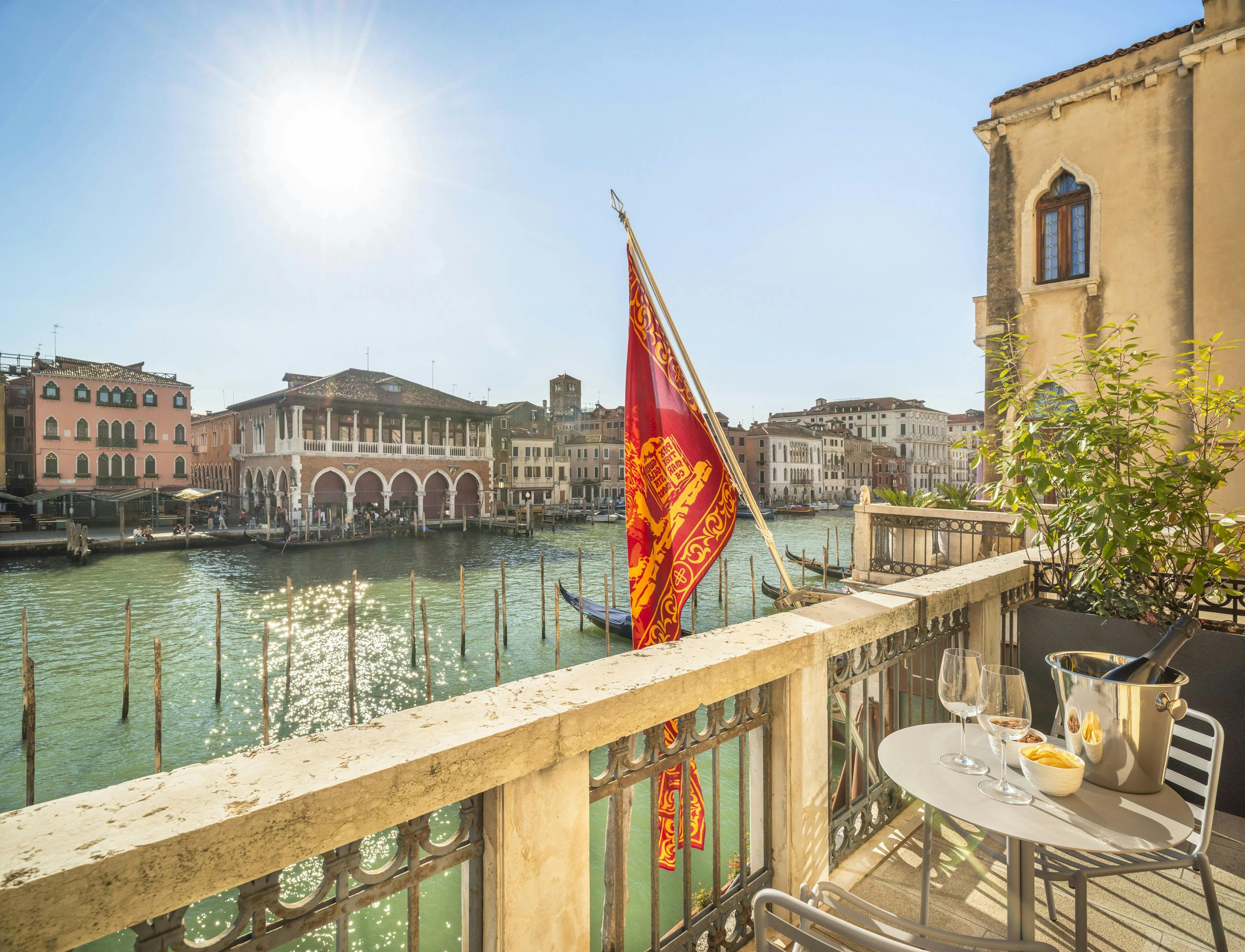 Villa Ambrato San Polo Venezia: Luxury 1-Bedroom Apartment with Spa and Canal Views, Venice Rialto