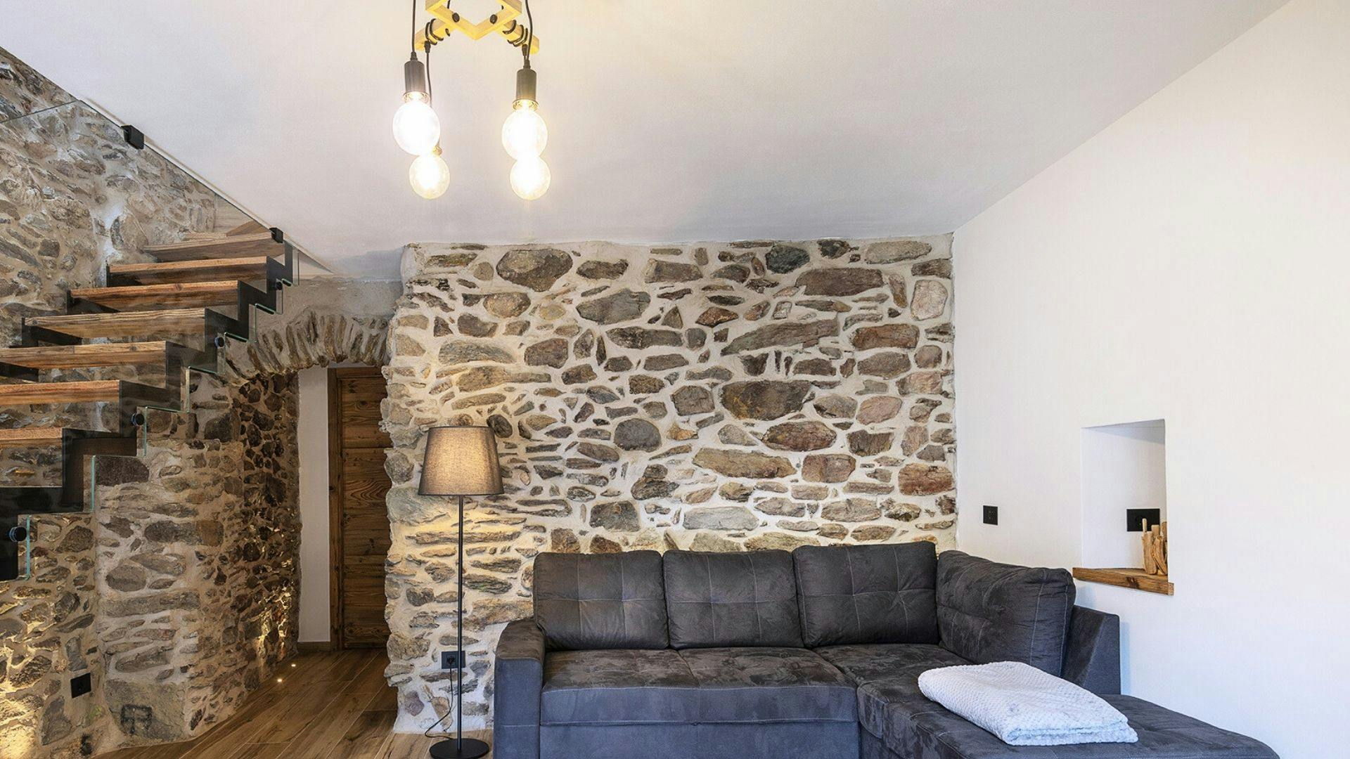 Villa Ambrato Valverde Brescia: Luxury 2-Bedroom Villa with Spa and Ski Access, Brescia