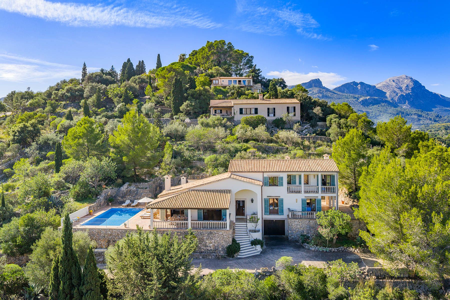 Villa Ametller Calvari Pollença: 4-Bedroom Mountain-View Villa with Heated Pool & Spa in Poll