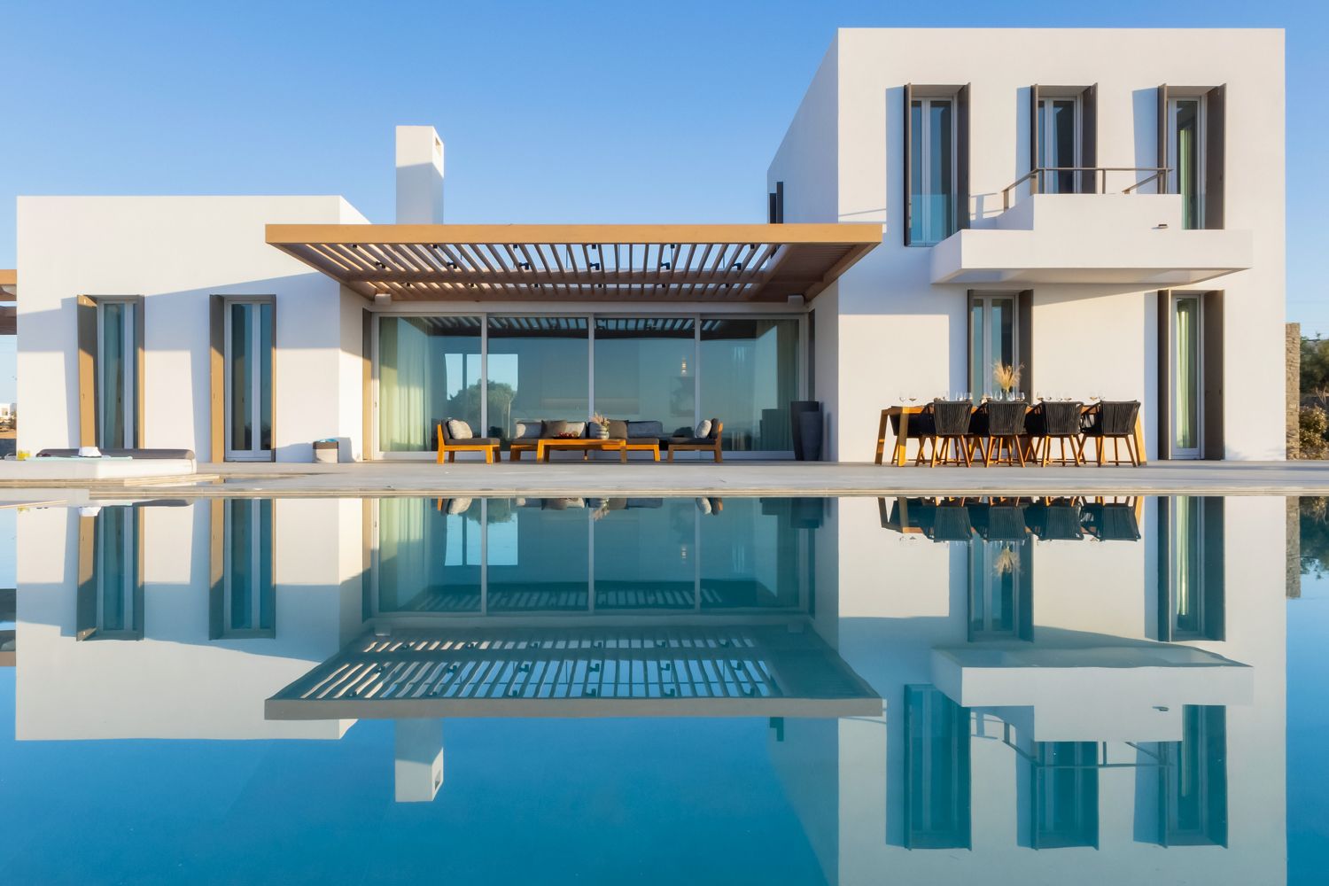 Villa Anemόni Naoussa Paros: 4-Bedroom Beachfront Villa with Sea Views and Spa in Paros G