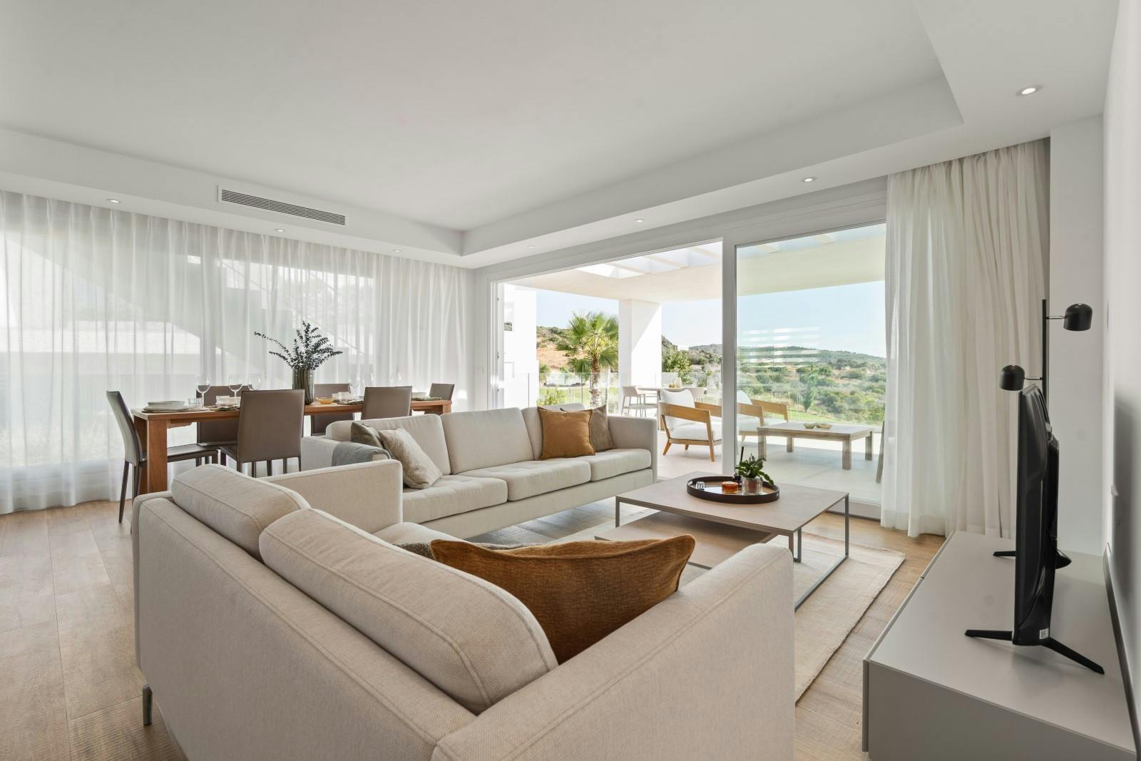 Villa Añil Alameda Cancelada Estepona: Luxury 2-Bedroom Apartment with Sea Views and Resort Facilities, Estepona
