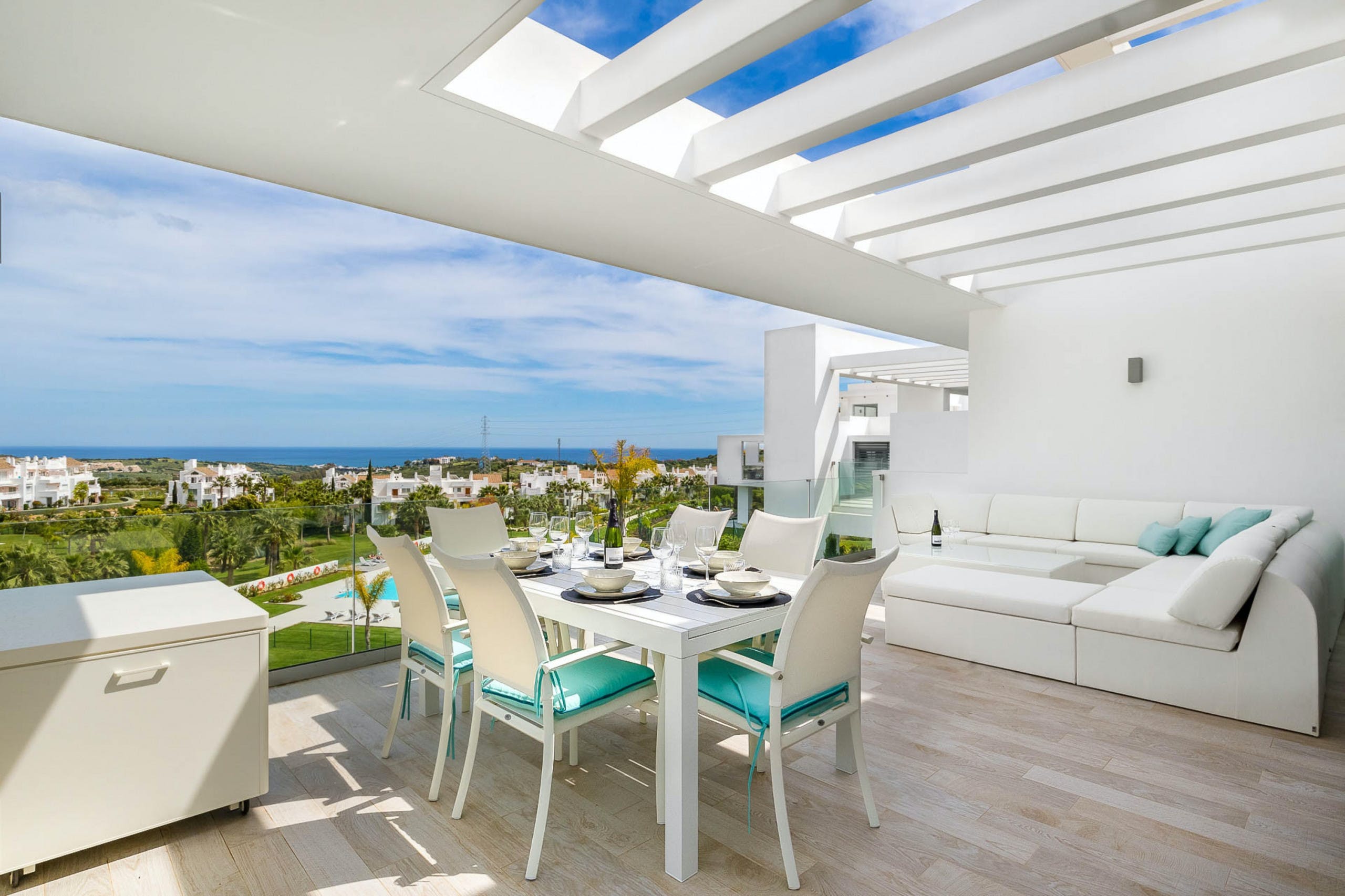 Villa Añil Aledo Estepona: Luxury 3-Bedroom Villa with Sea Views and Lagoon Access, Estepona