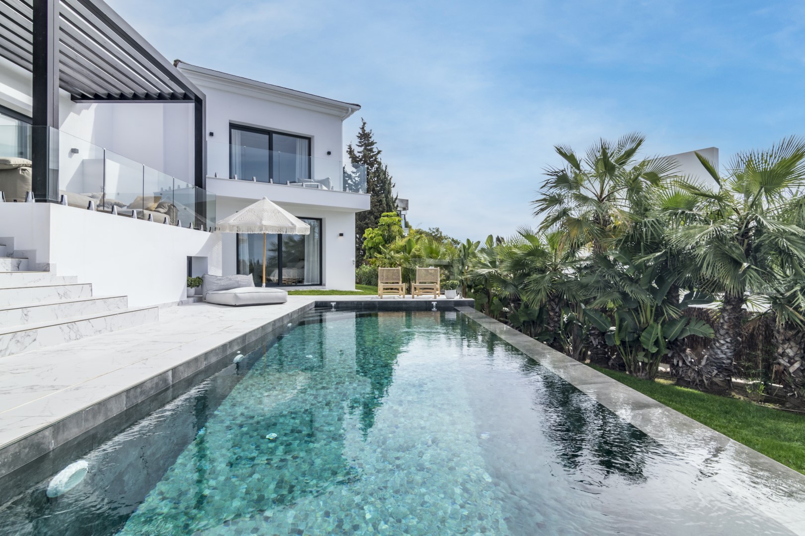 Villa Añil Guadalobón San Pedro: Luxury 5-Bedroom Villa with Infinity Pool and Sea Views, San Pedro de Alcántara