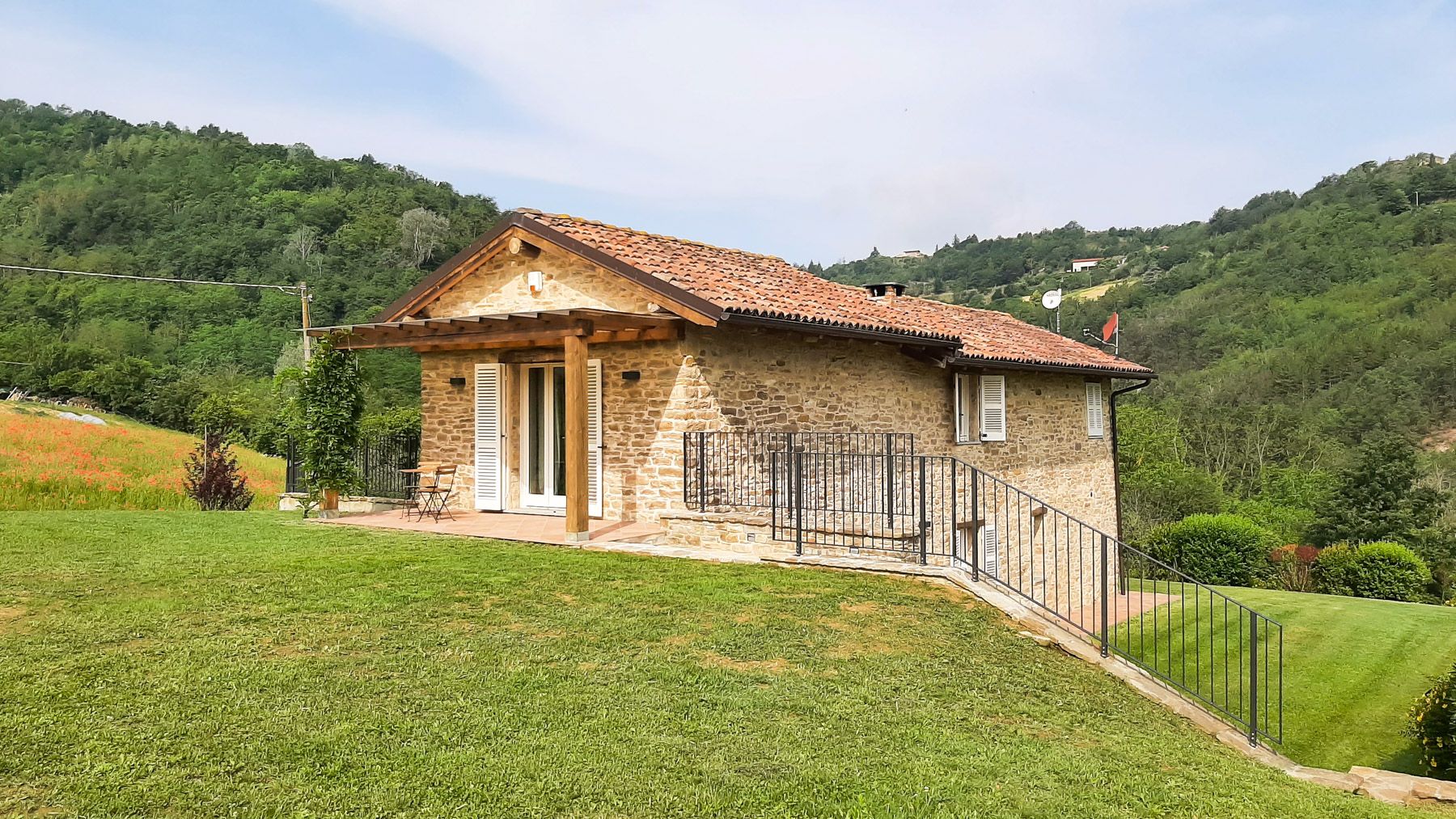 Villa Ardesia Monferrato Piedmont: 3-Bedroom Piedmont Villa with Spa and Monferrato Hill Views