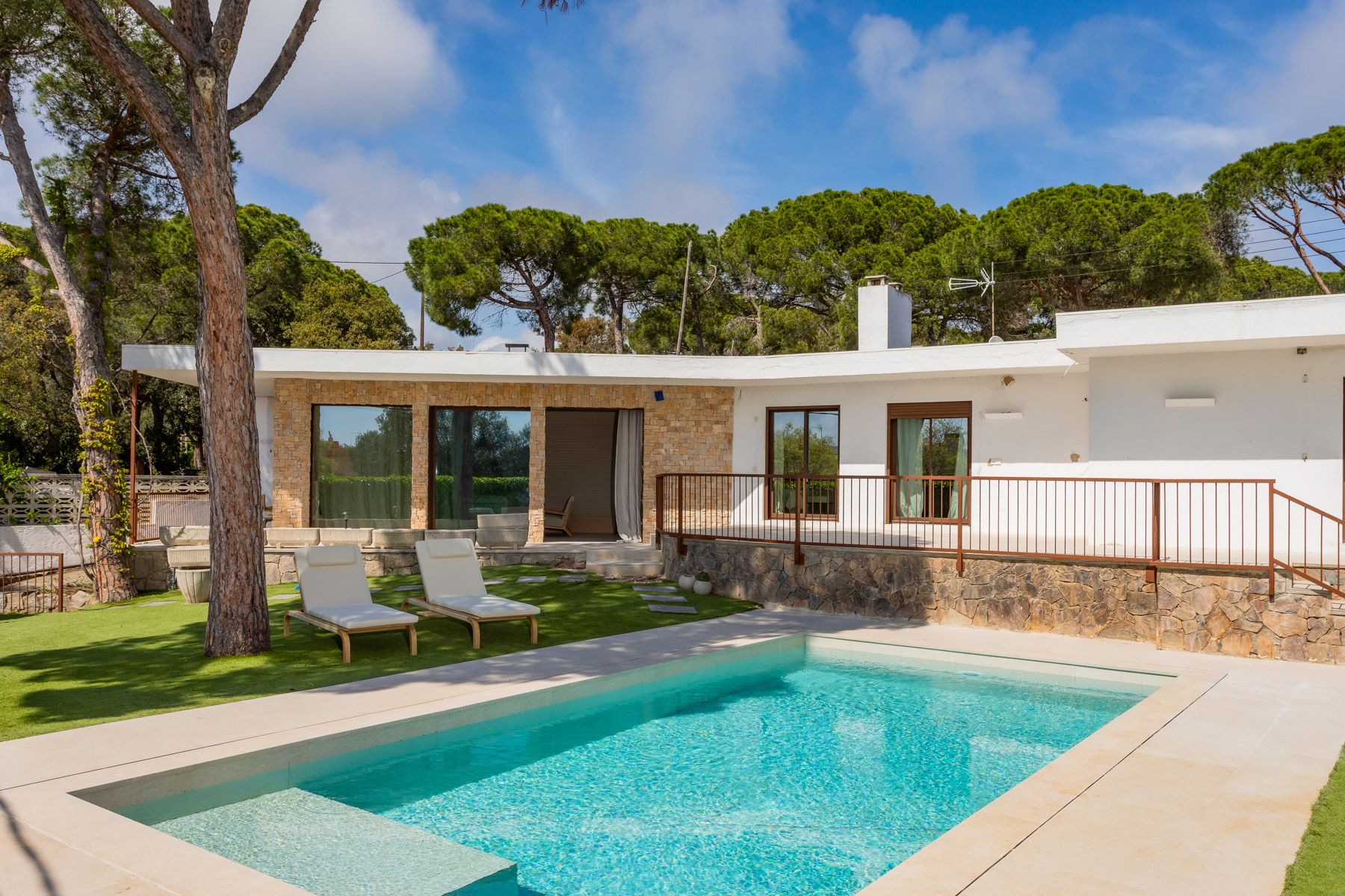 Villa Atzur Tossa Lloret: 4-Bedroom Villa with Private Pool and Spa Near Platja d’Aro