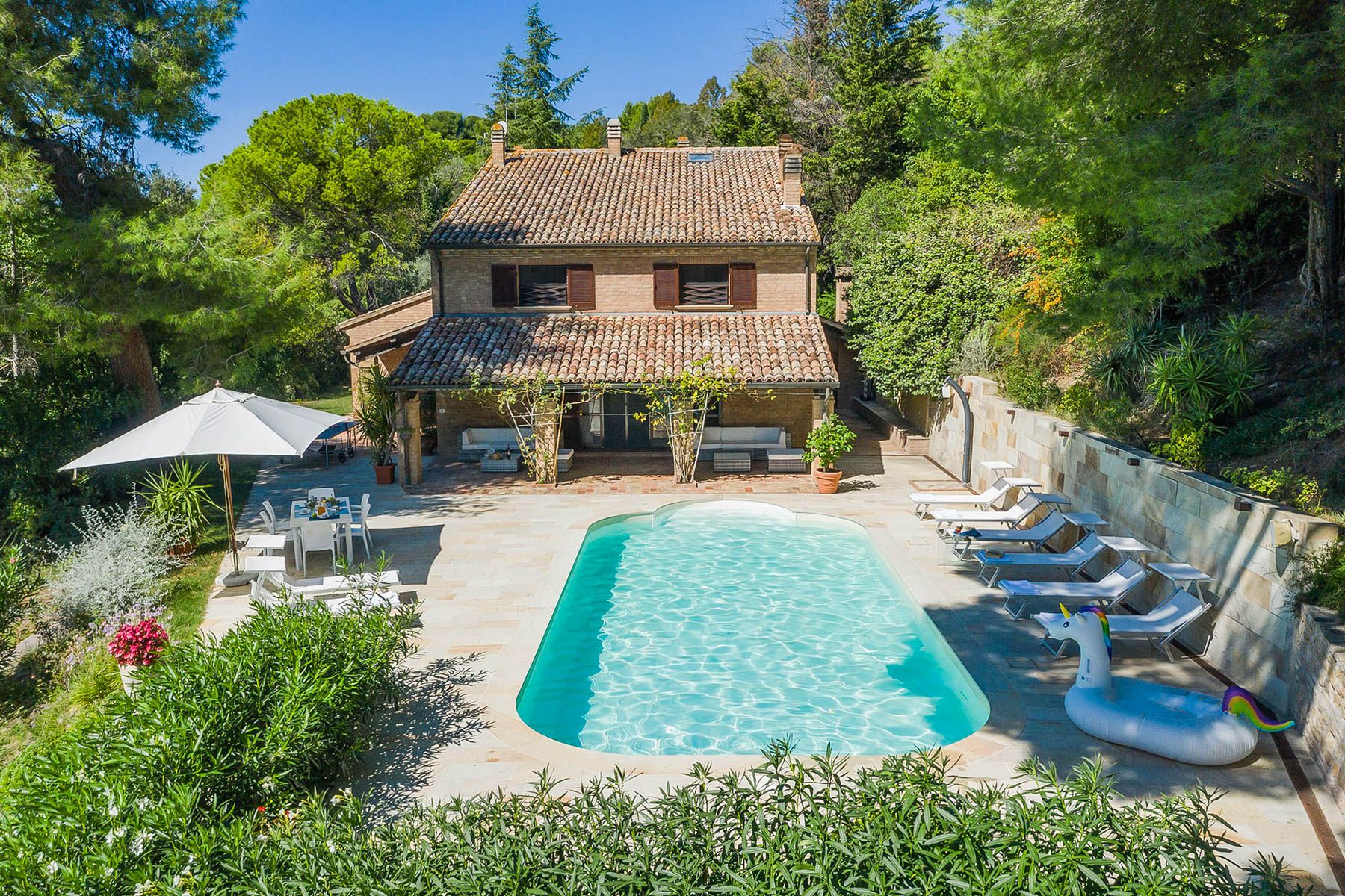 Villa Aurelia Albavista Pesaro: 4-Bedroom Villa with Private Pool and Adriatic Sea Views in