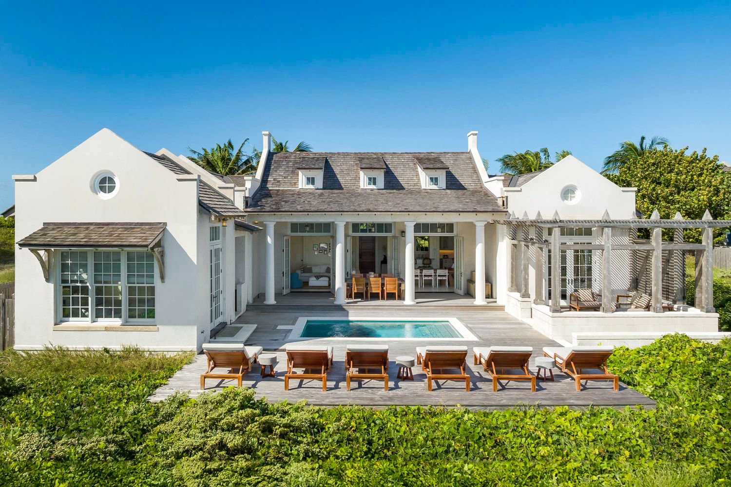 Villa Aurore Caye Ambergris: 4-Bedroom Beachfront Villa with Pool, Hot Tub & Sea Views in