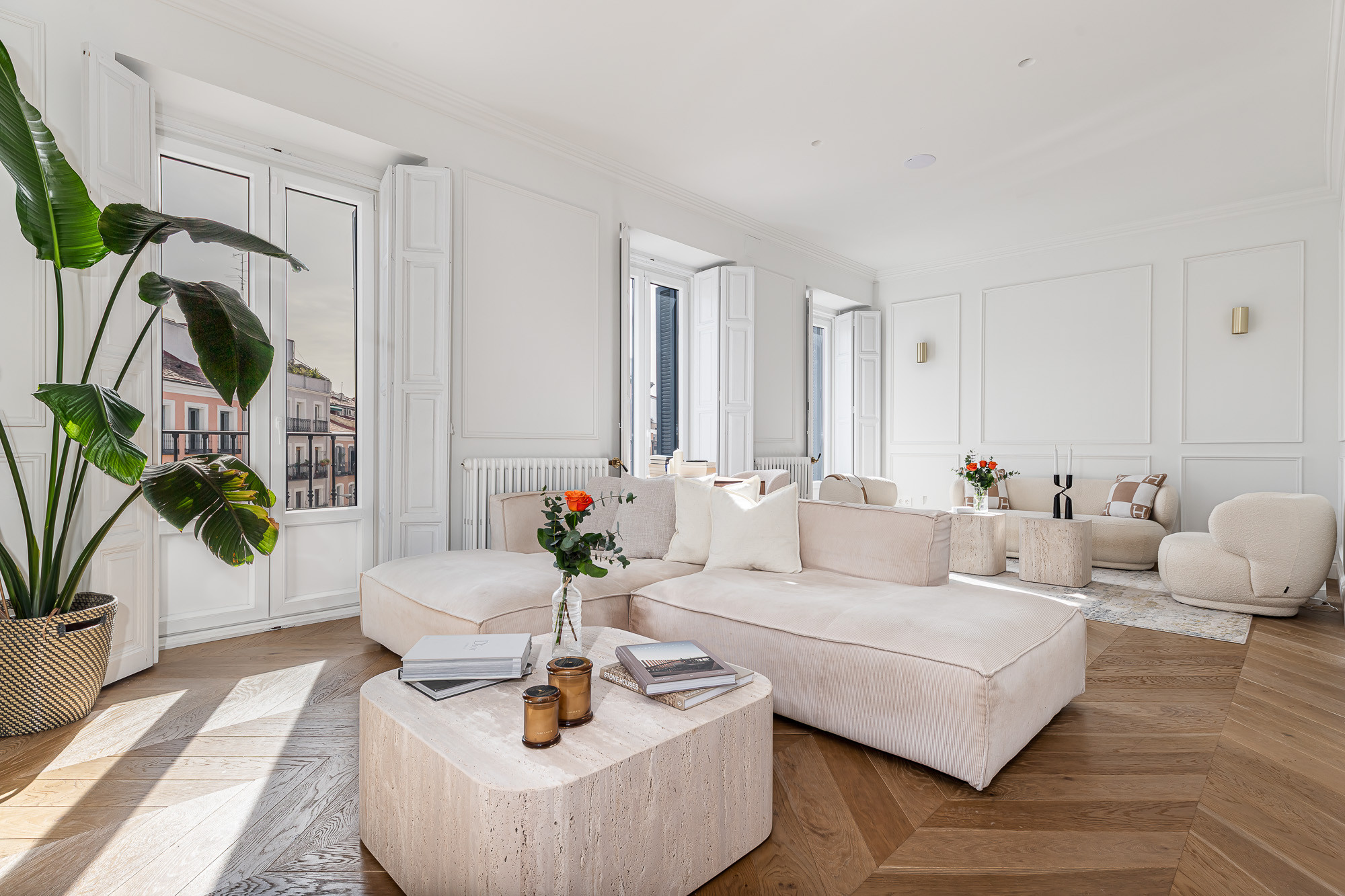 Villa Azabache Conde Duque Madrid: Elegant 2-Bedroom Townhouse Rental with Air-Con, Malasaña Madrid