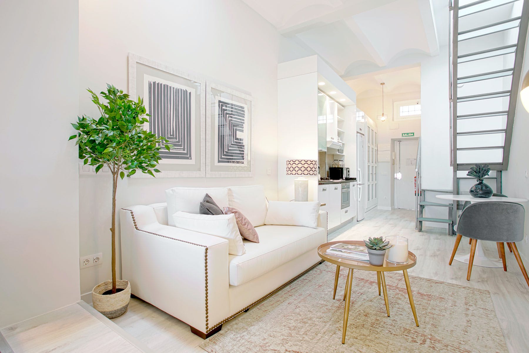 Villa Azabache Corrala Madrid: Luxury 1-Bedroom Apartment with Rooftop Terrace and Spa, Madrid Centro