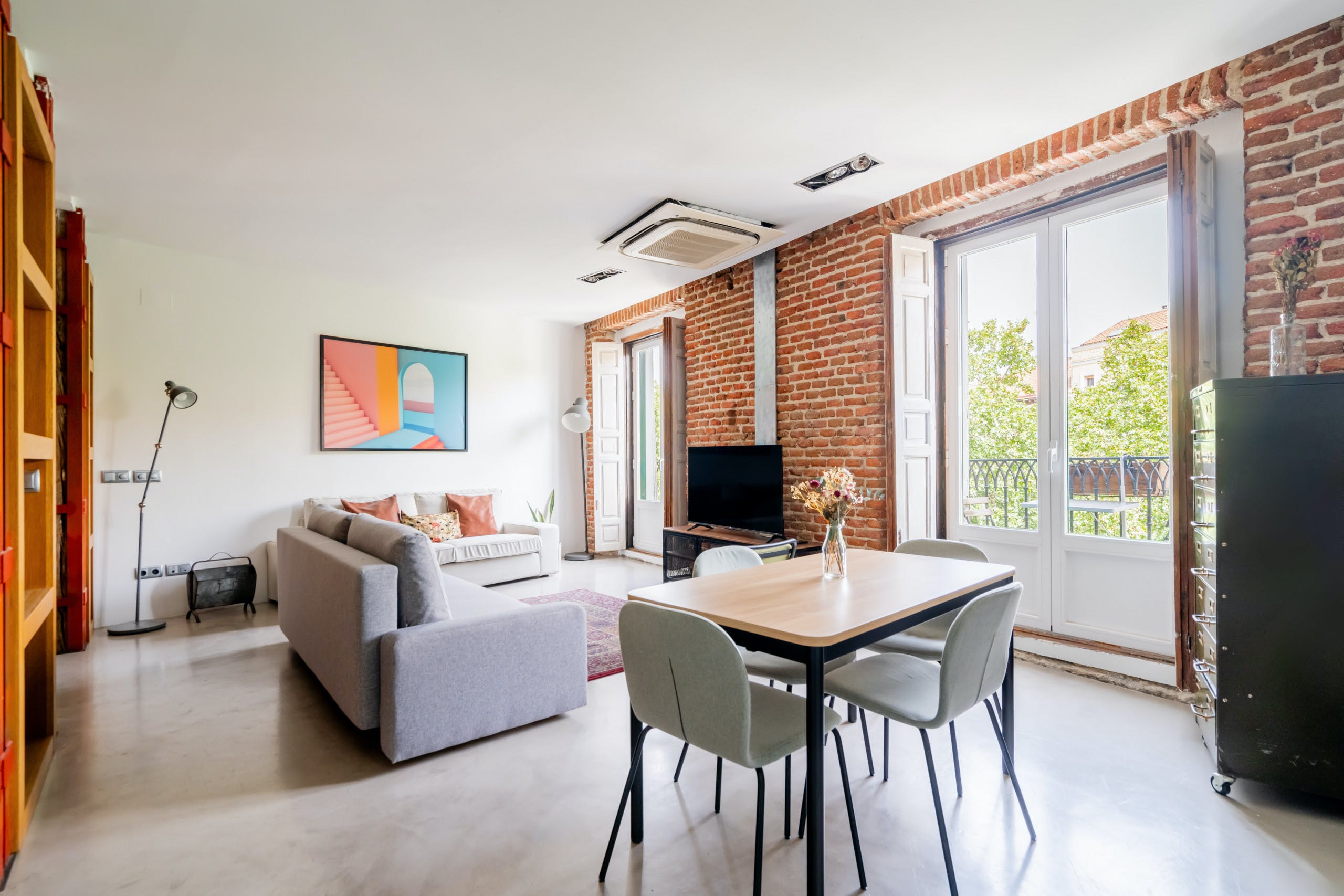 Villa Azabache Lavapiés Madrid: Stylish 1-Bedroom Apartment with Spa and Air-Con in Lavapiés Madrid