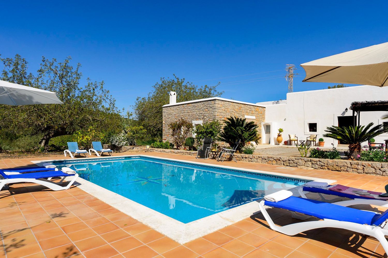 Villa Azahar Buscastell Ibiza: 4-Bedroom Countryside Retreat with Spa Near Sant Antoni, Ibi