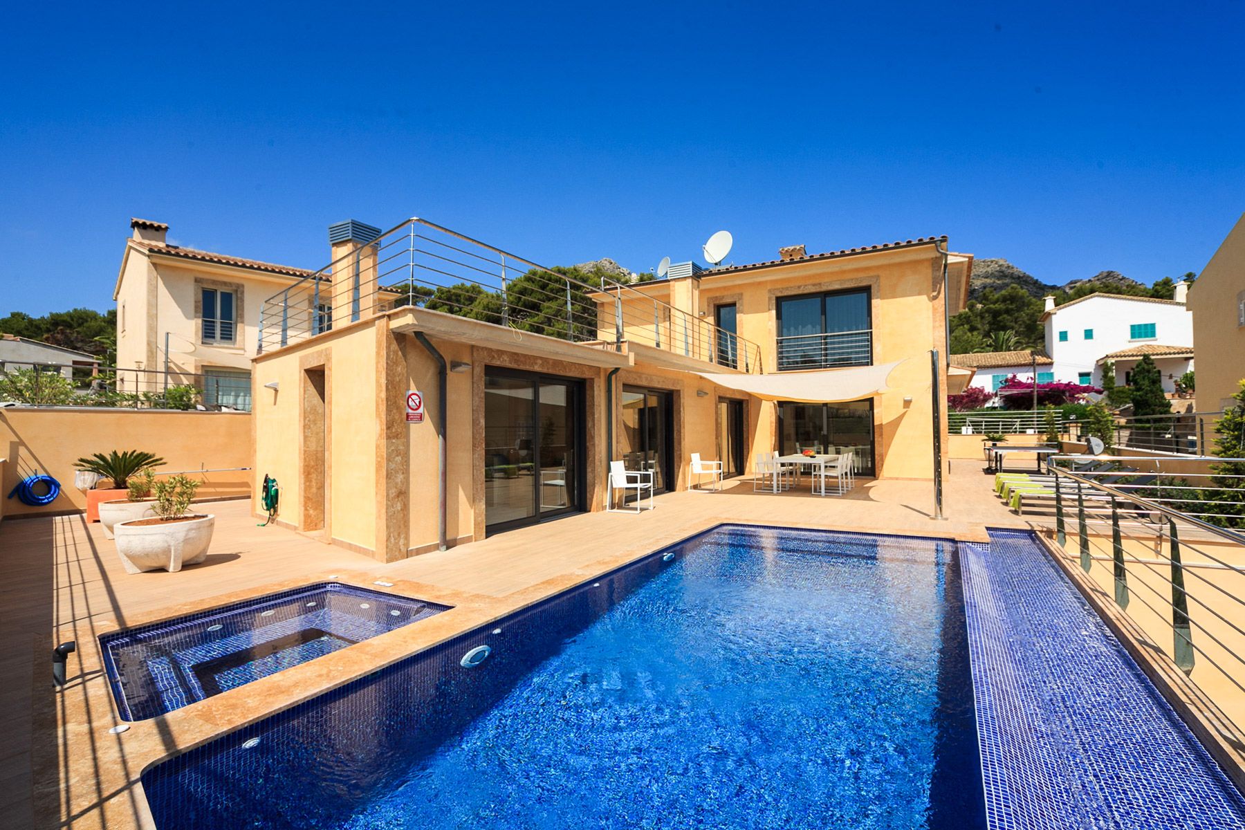 Villa Azahar Cavall Bernat: 4-Bedroom Seaview Villa with Hot Tub Near Beach in Cala Sant