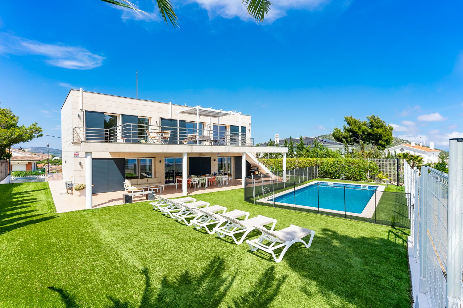 Villa Azahar Garraf Sitges: 6-Bedroom Sea-View Villa with Private Pool and Gym in Califò