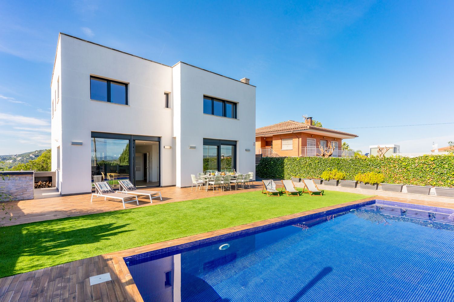 Villa Azahar Garraf Sitges: 5-Bedroom Villa with Private Pool, Hot Tub & Mountain Views
