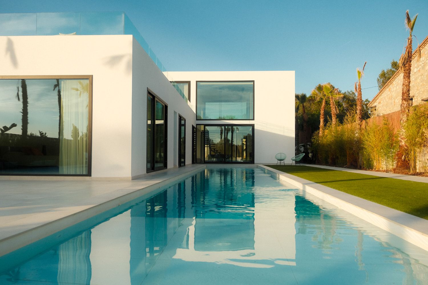 Villa Azahar Garraf Sitges: 6-Bedroom Ibiza-Style Villa with Hot Tub and Spa near Sitges