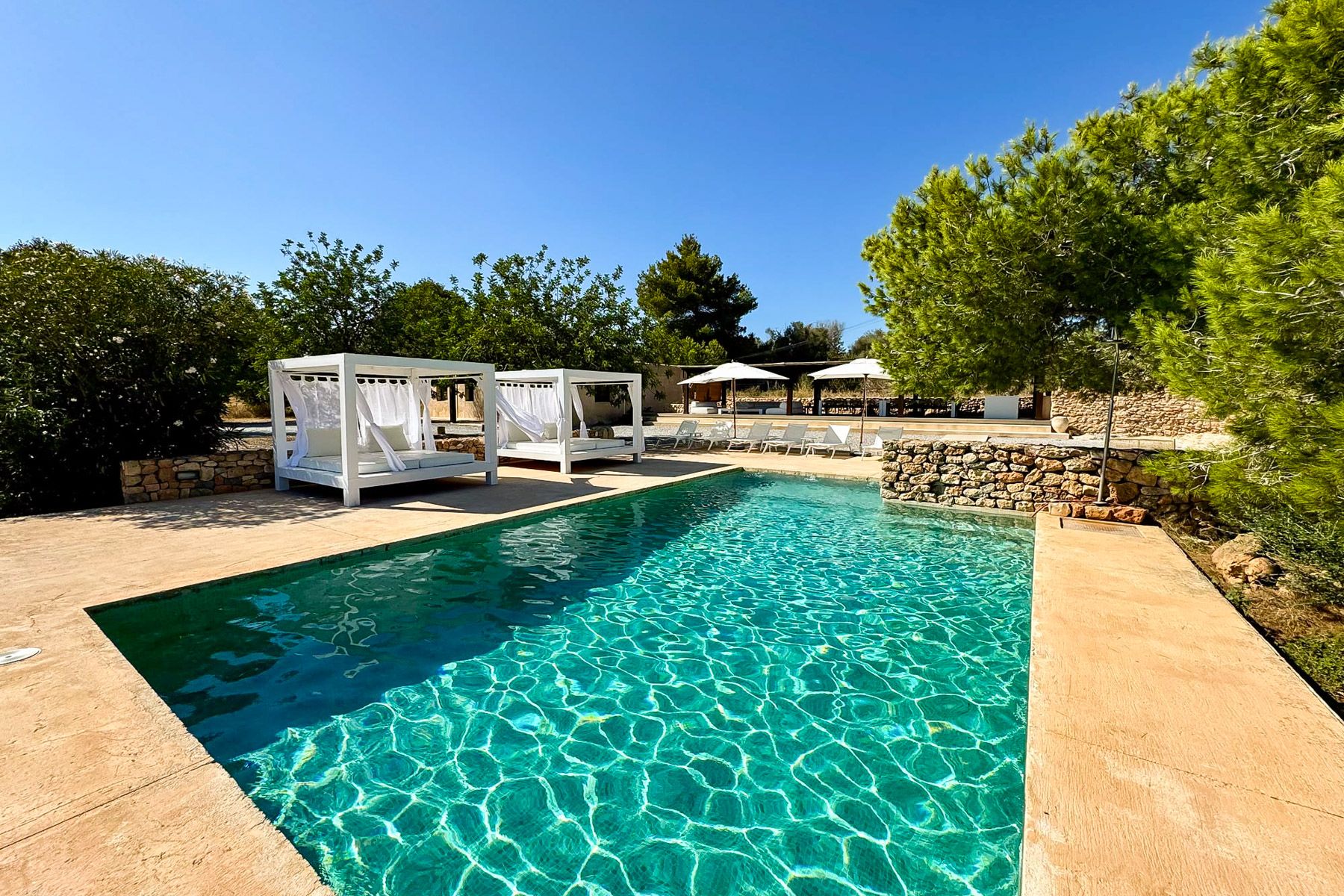 Villa Azahar Jesús Ibiza: 6-Bedroom Mediterranean Villa with Private Pool and Spa near