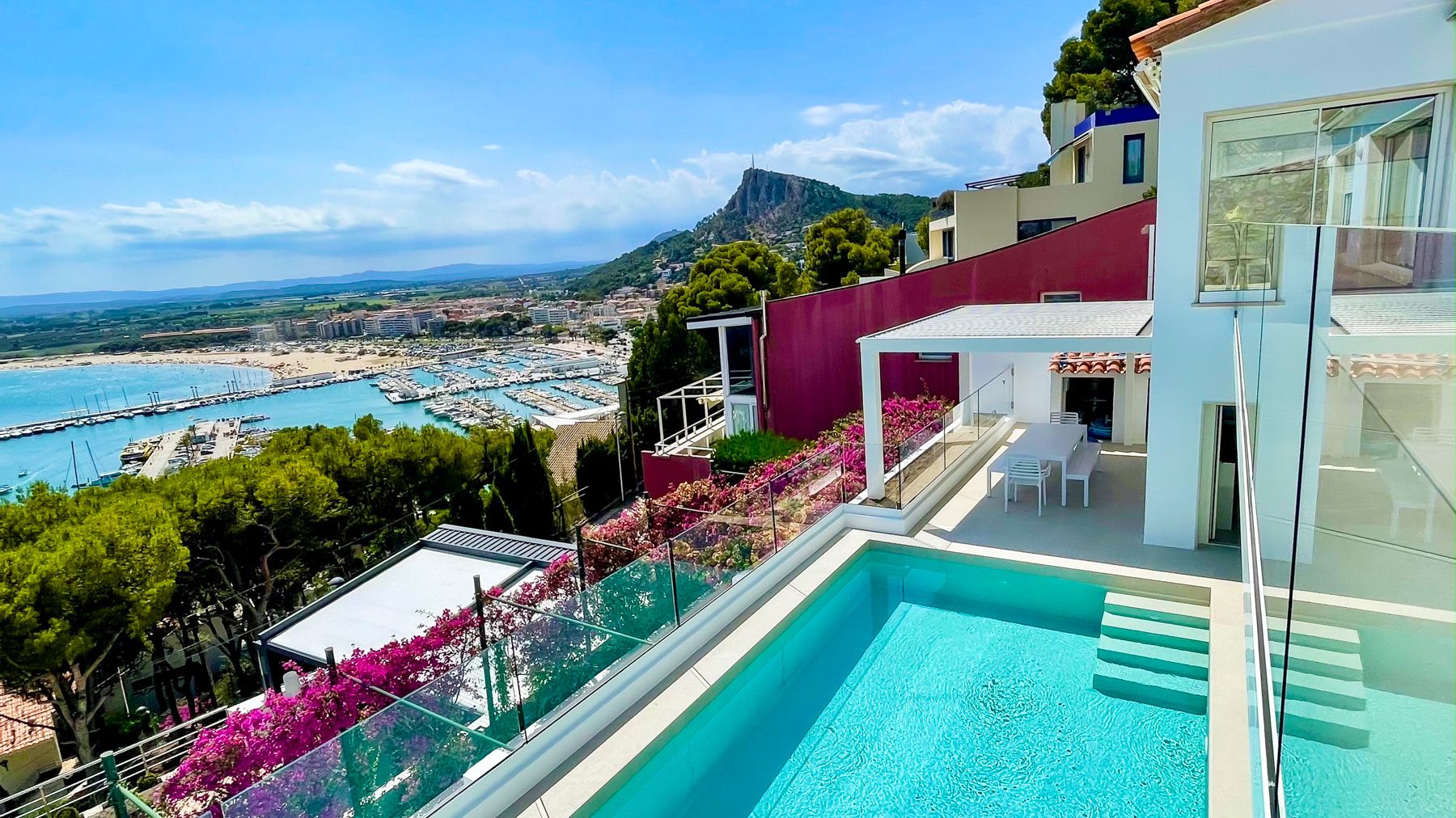 Villa Azahar Rocacorba Girona: 4-Bedroom Sea View Villa with Private Pool and Spa in Girona