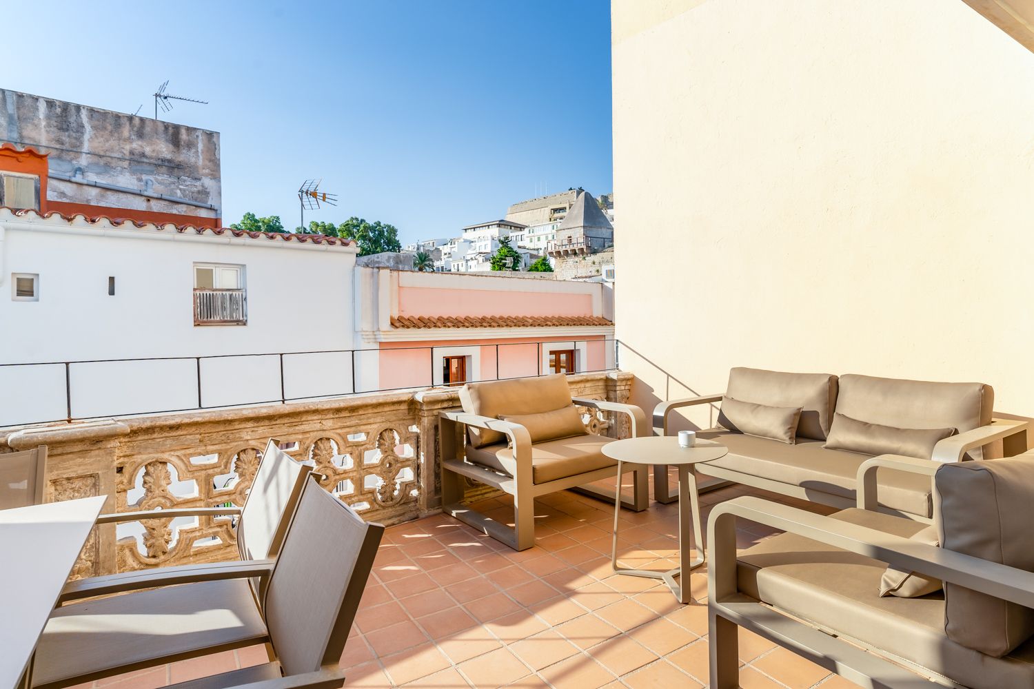 Villa Azahar Talamanca Ibiza: 2-Bedroom Historic Dalt Vila Duplex with Spa & Terrace in Ib