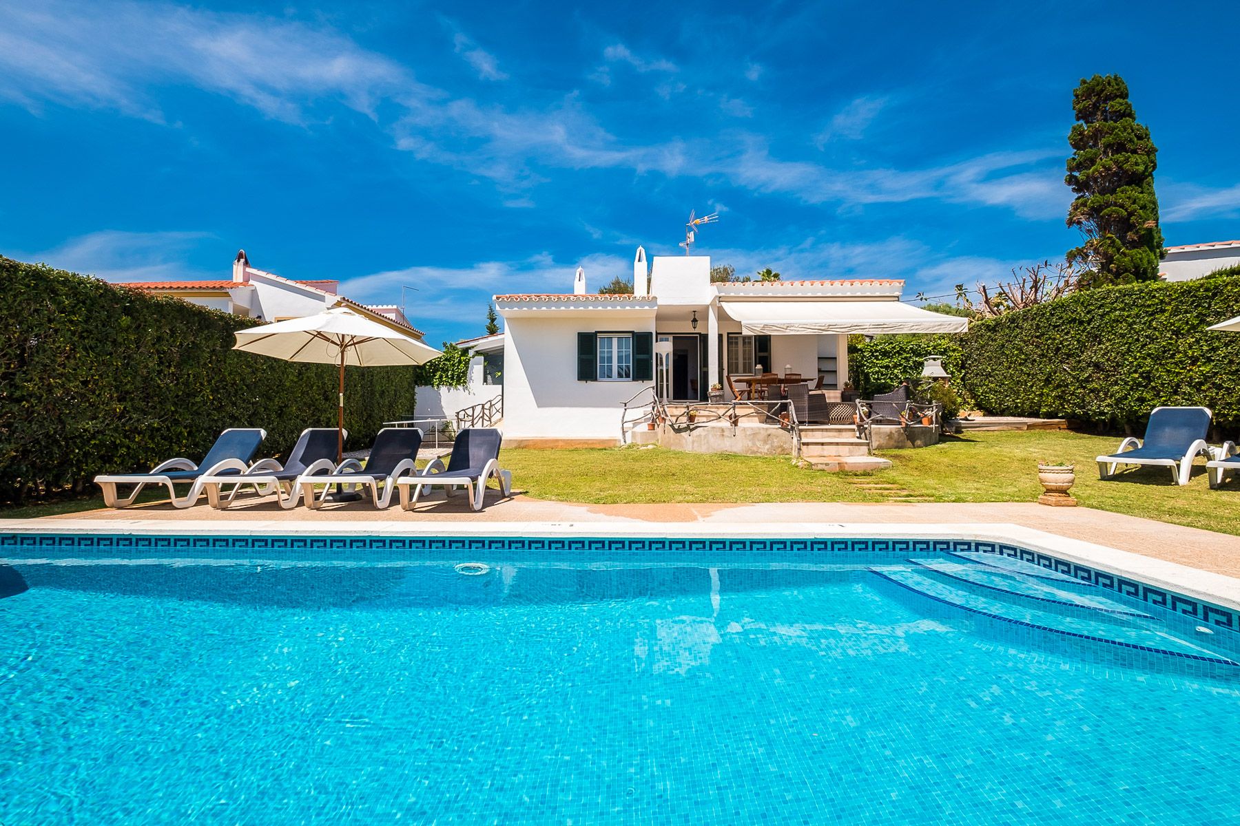 Villa Azahar Torret Binibèquer: 4-Bedroom Villa with Spa, Tennis Court & Beach Access in Bin