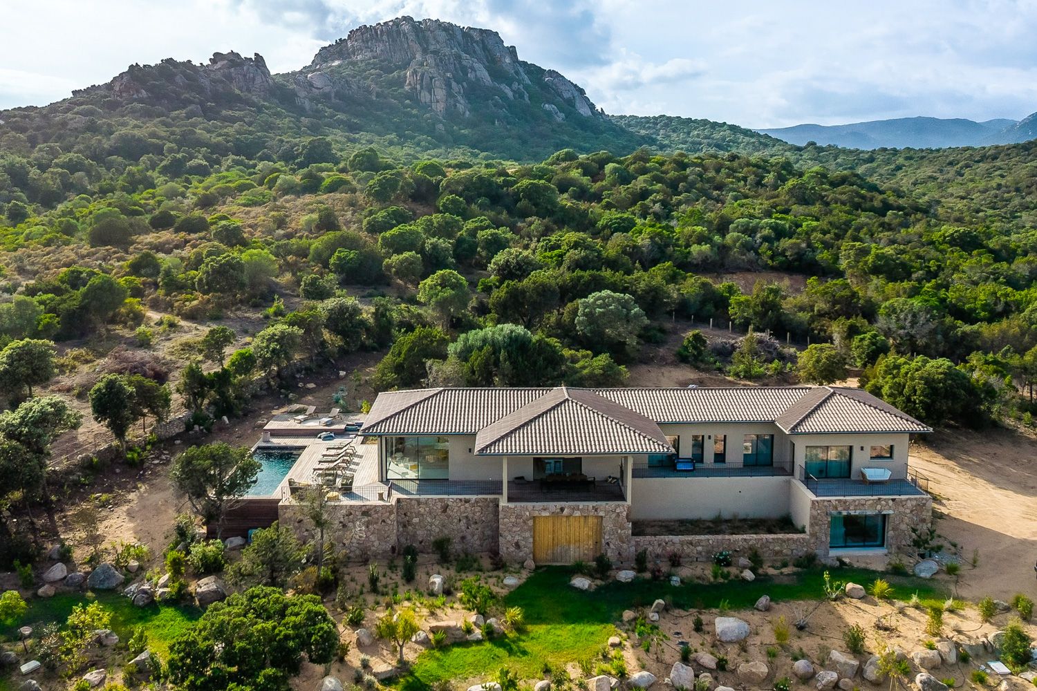 Villa Azuréenne Bavella Bonifacio: 4-Bedroom Villa with Private Pool and Spa in Southern Corsic