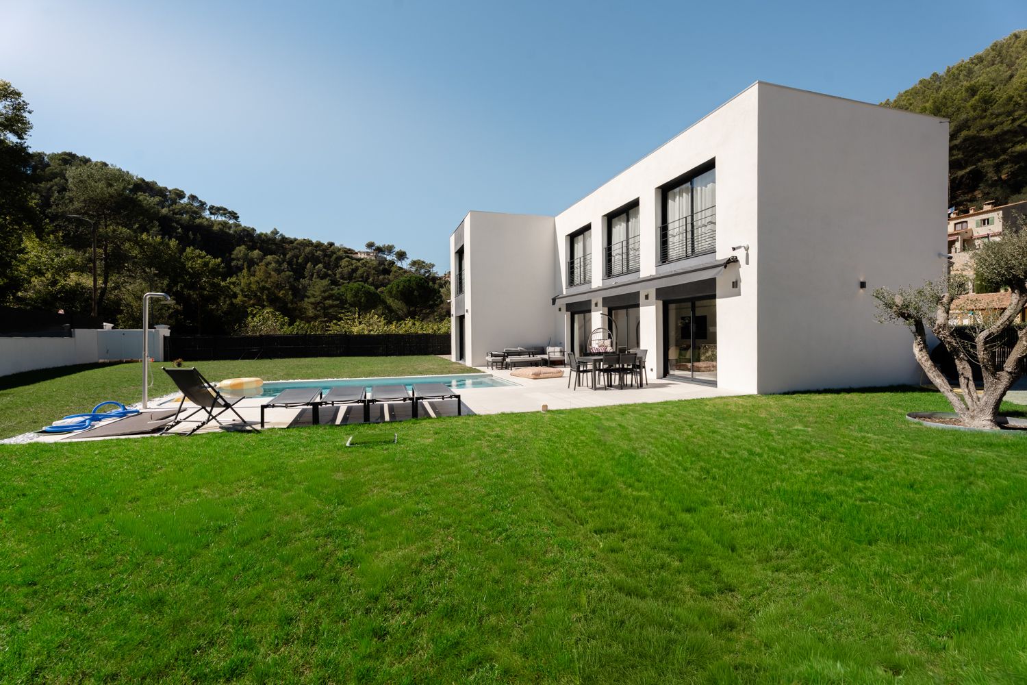 Villa Azuréenne Beaulieu Nice: 4-Bedroom Modern Villa with Pool and Spa Near Nice, French R