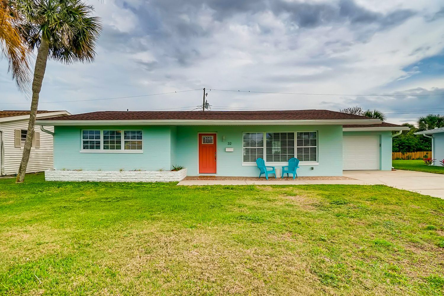 Villa Azurelight Tomoka Ormond: 2-Bedroom Beachside Retreat with Spa Near the Sand in Ormond