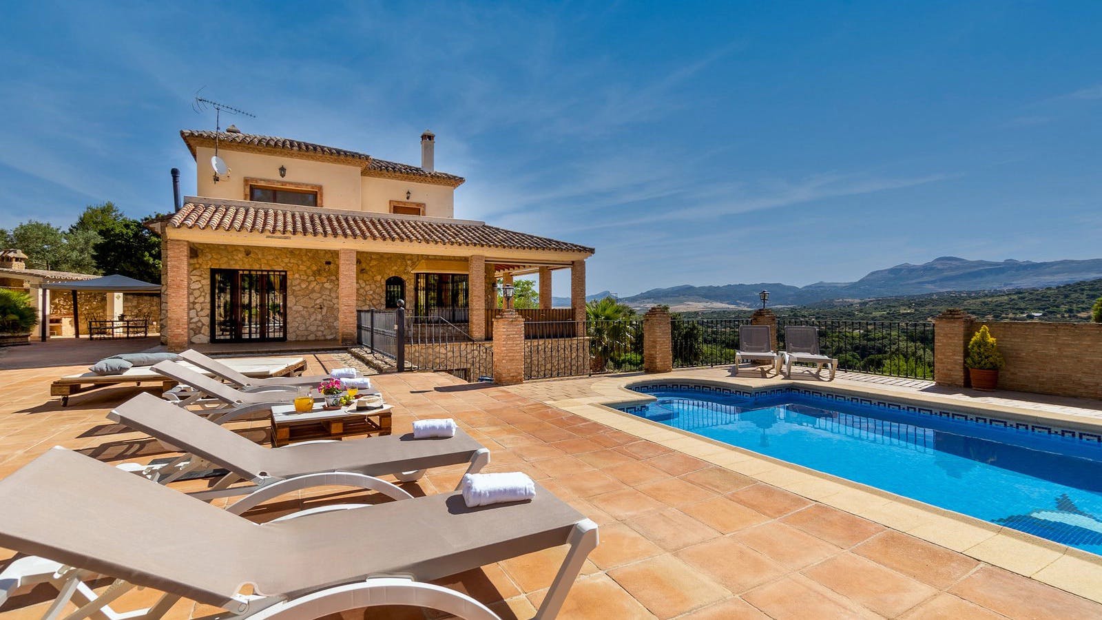 Villa Bermejo Montejaque Ronda: Luxury 4-Bedroom Villa with Private Pool and Spa near Ronda