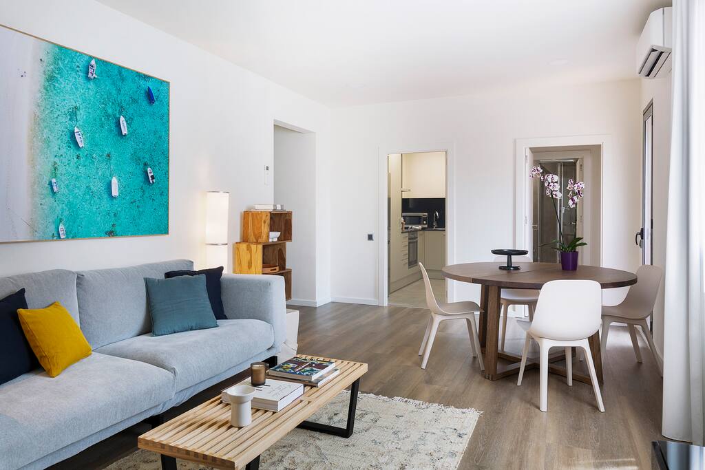 Villa Bermejo Muntaner Barcelona: Luxury 2-Bedroom Villa with Spa and Private Parking, Galvany & Turó Park Barcelona
