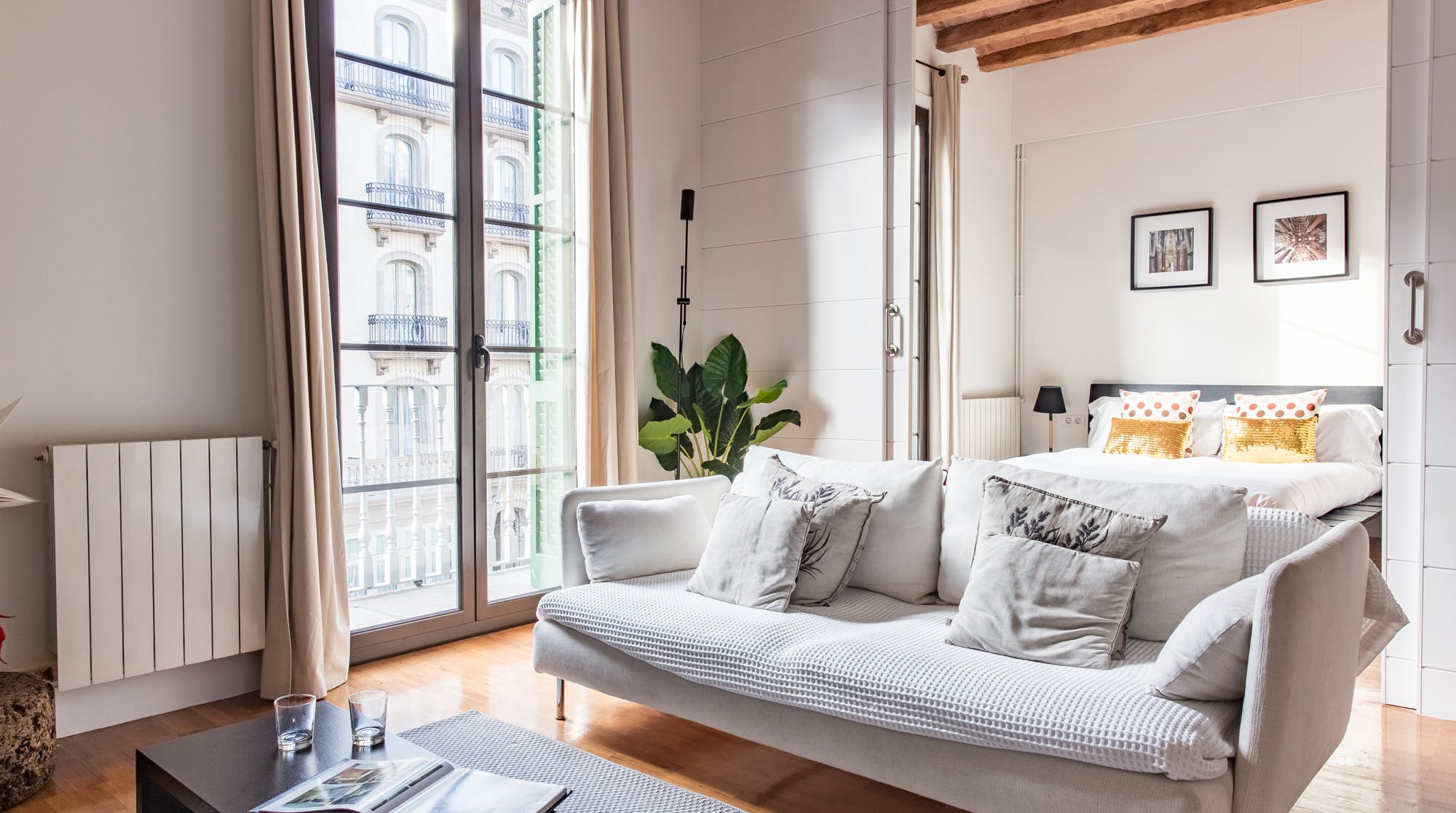 Villa Bermejo Sant Pau Barcelona: Luxury 2-Bedroom Apartment with Sea Views and Private Parking, Barcelona El Raval