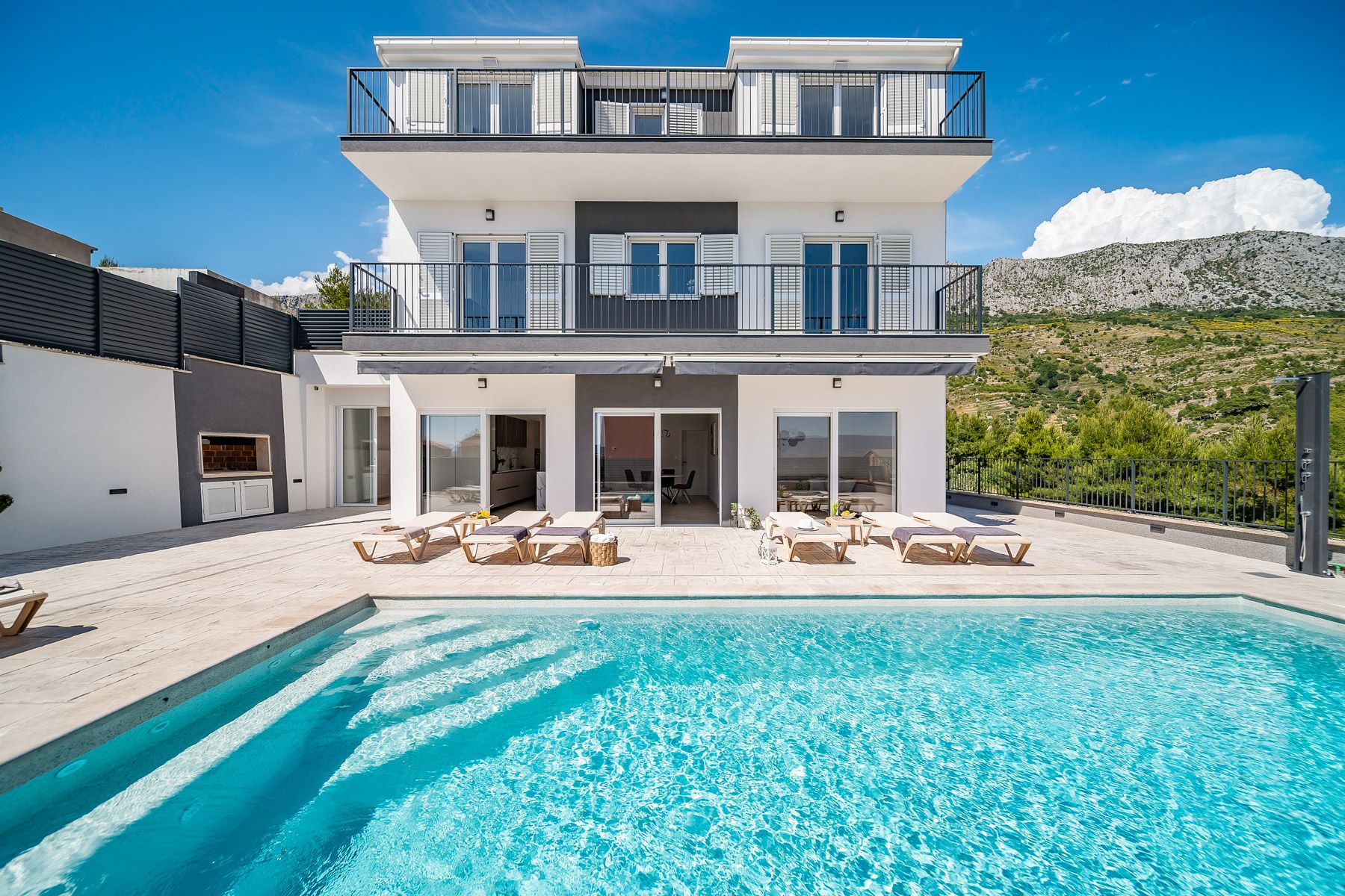 Villa Biser Jesenice Omiš: 7-Bedroom Seaview Villa with Heated Pool and Spa in Dugi Rat