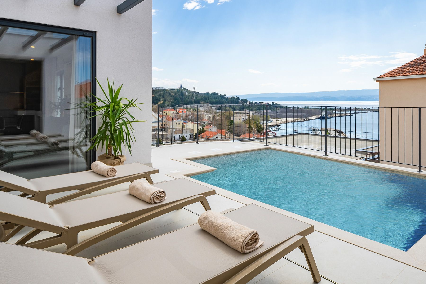 Villa Biser Priko Omiš: 3-Bedroom Seaview Villa with Heated Pool and Spa Near the Ad