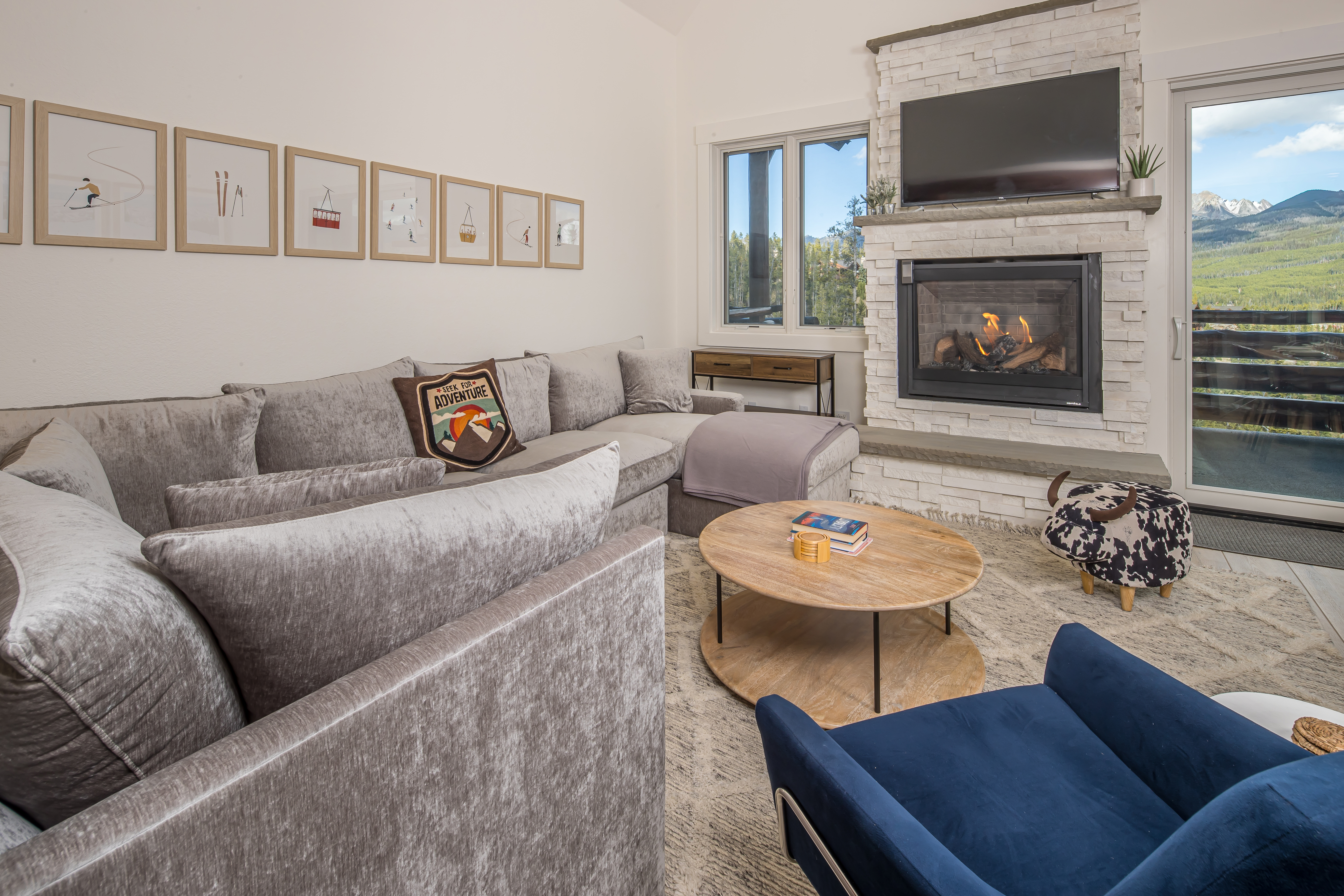 Villa Boreas Beartrap Madison: Ski Chalet Rental with Hot Tub and Fireplace, 3 Bedrooms, Madison County Montana
