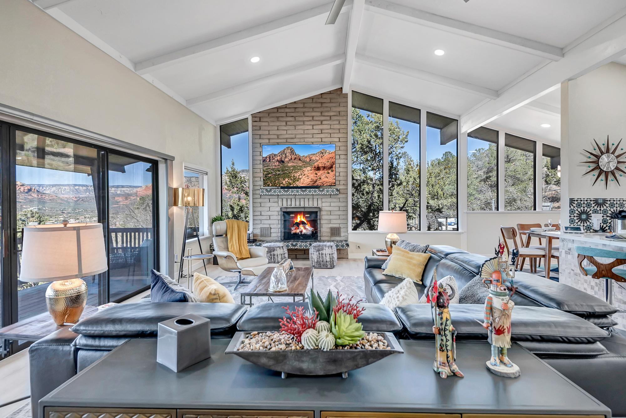 Villa Boreas Bell Rock Sedona: Luxury 3-Bedroom Villa with Spa and Private Parking, Sedona