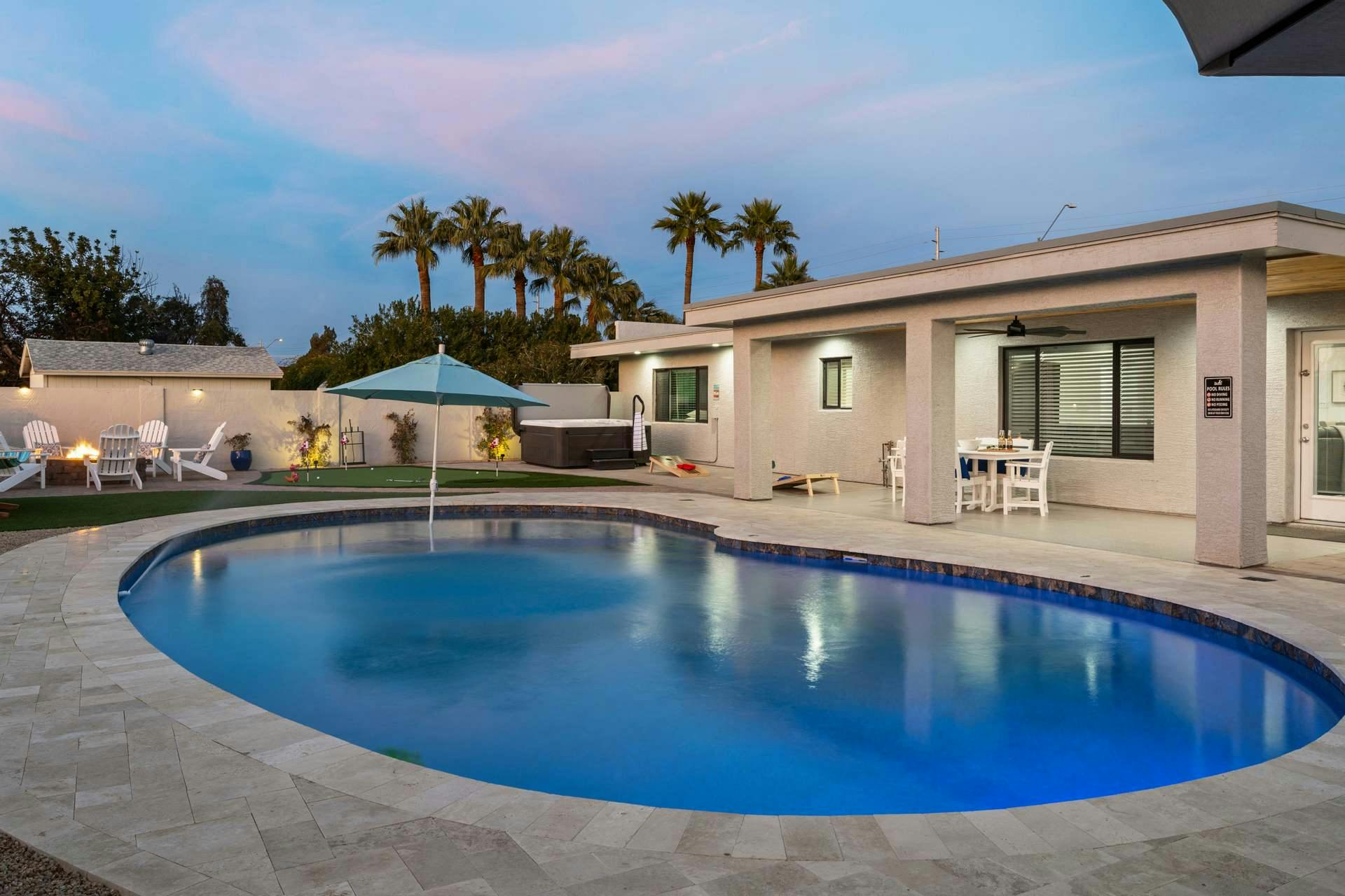 Villa Boreas Camelback Scottsdale: Luxury 3-Bedroom Villa with Private Pool and Hot Tub, Scottsdale