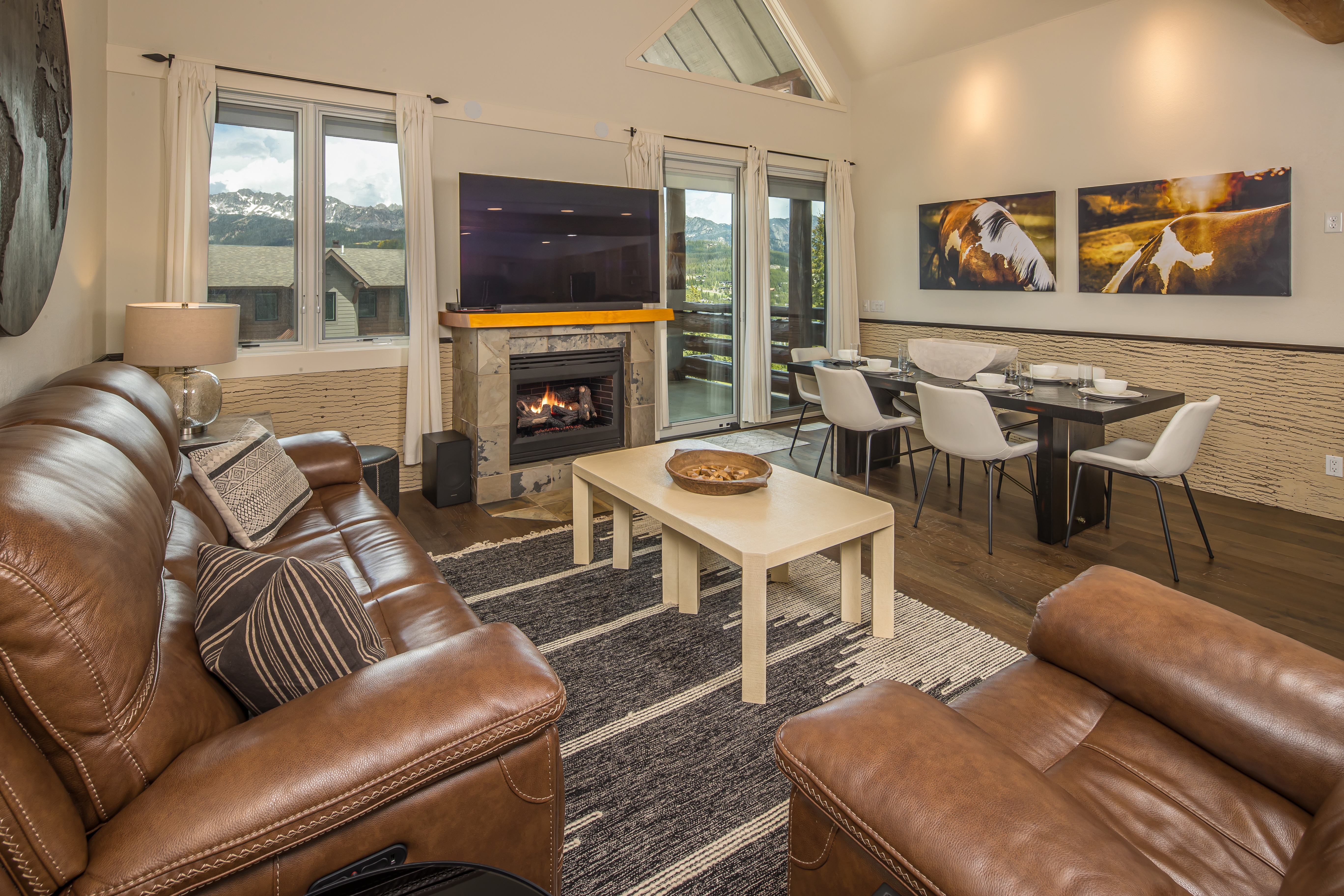 Villa Boreas Ennis Madison: Charming 3-Bedroom Ski Chalet with Hot Tub and Mountain Views, Madison County