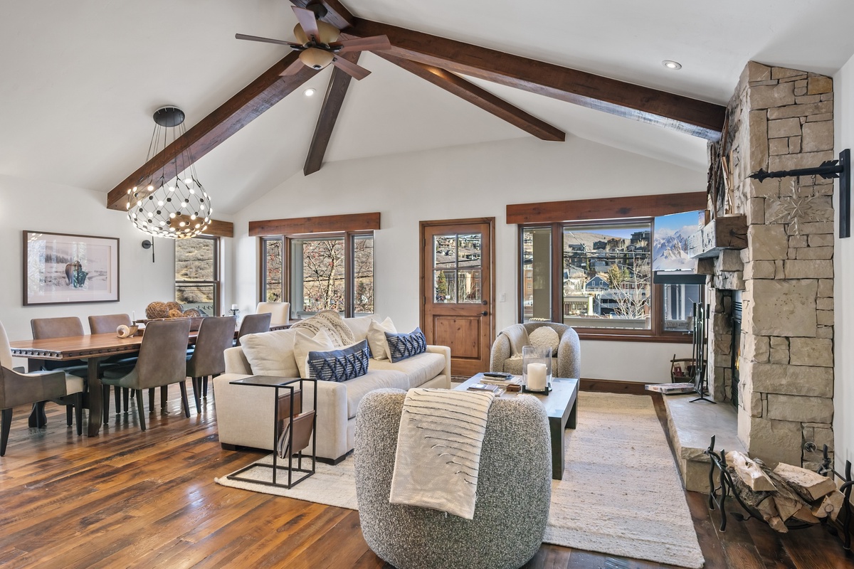 Villa Garbí Bear Hollow Park City: Luxury 4-Bedroom Villa with Hot Tub and Mountain Views, Park City