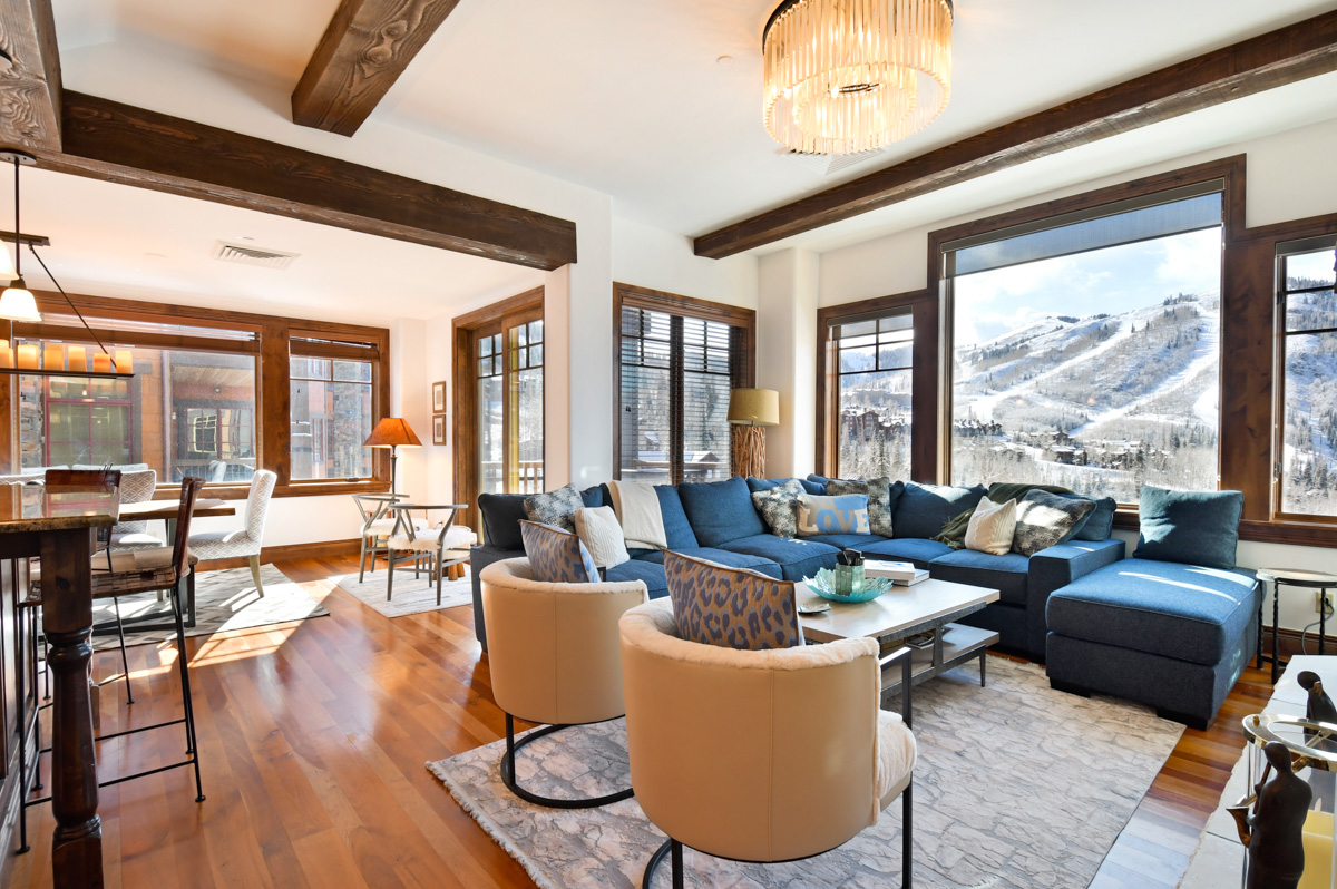Villa Boreas Prospector Park City: Luxury 4-Bedroom Ski Chalet Rental with Hot Tub, Park City