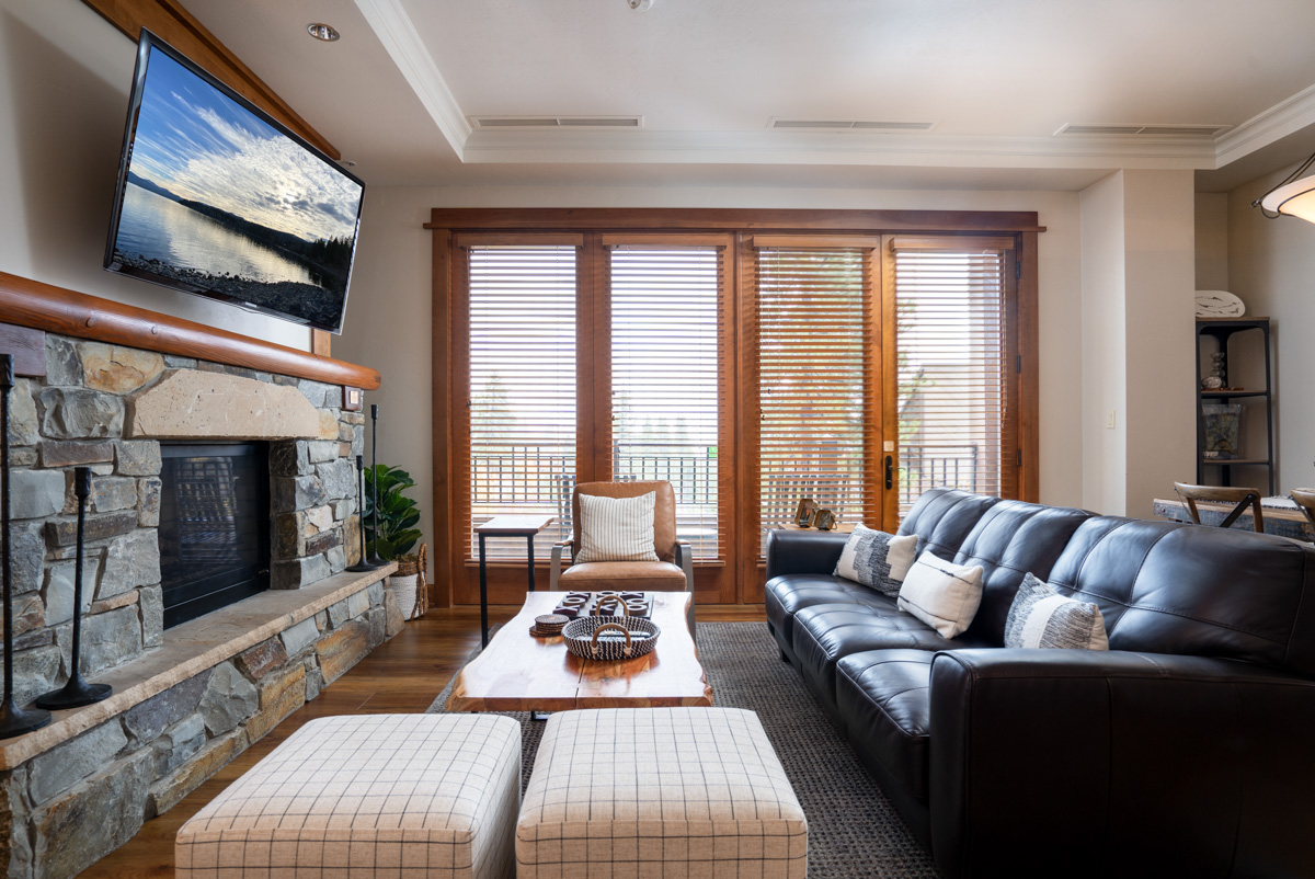 Villa Boreas Sunnyside Carnelian Bay: Luxury 3-Bedroom Apartment with Hot Tub and Fireplace, Carnelian Bay